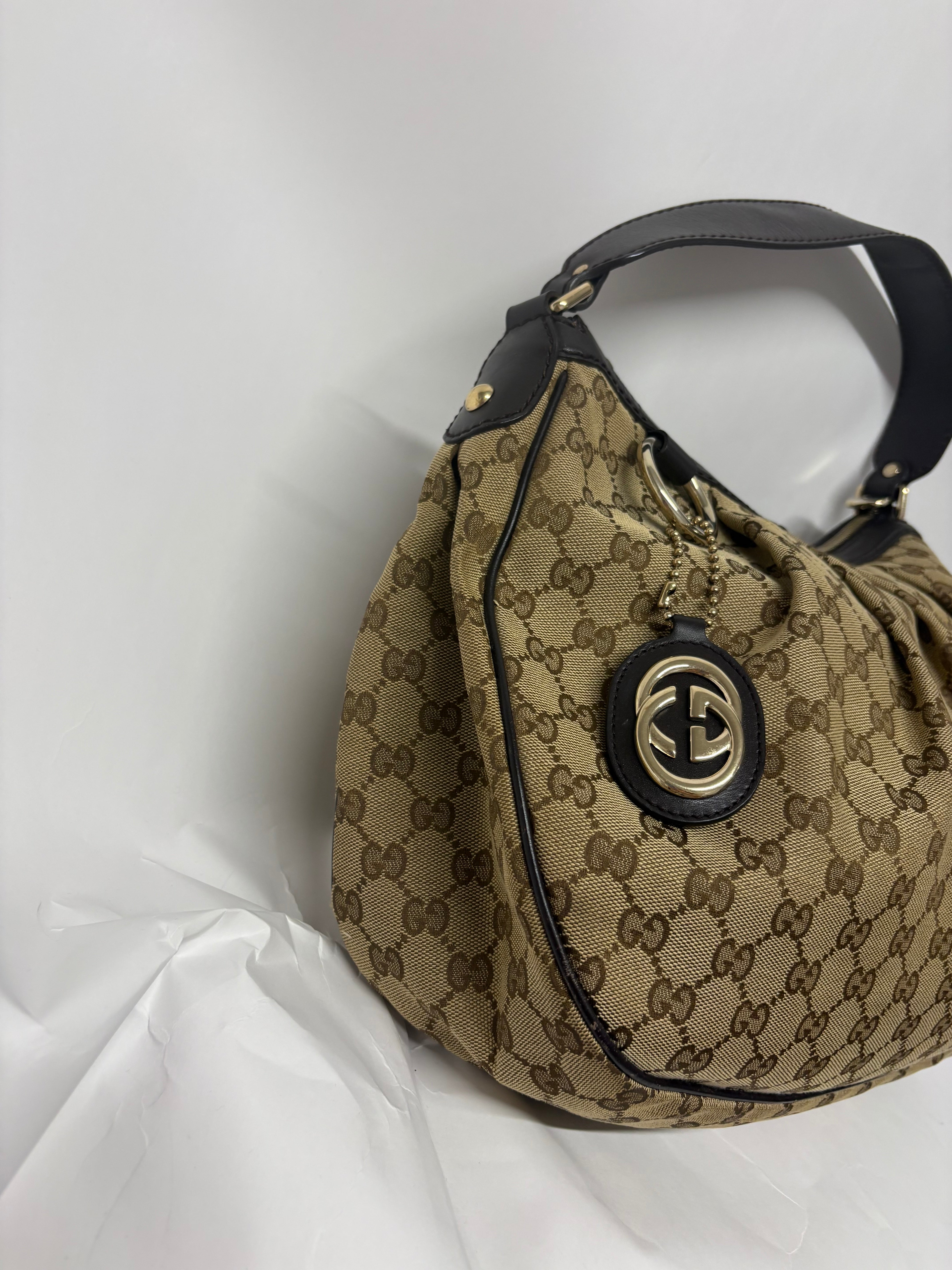 Gucci Sukey GG Canvas Hobo XL – Beige y Piel Marrón Oscura