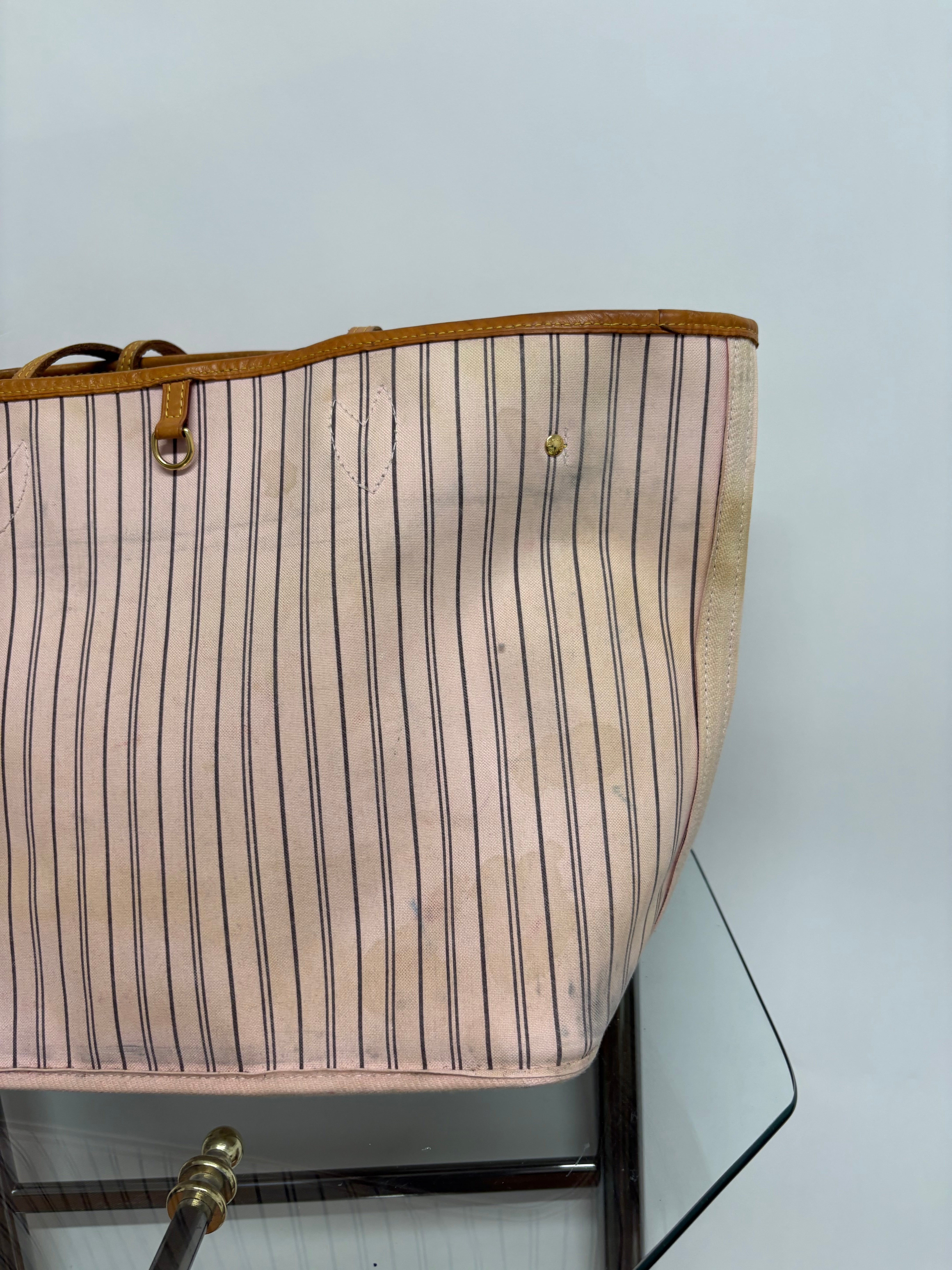 Louis Vuitton Neverfull MM monogram interior Rosa