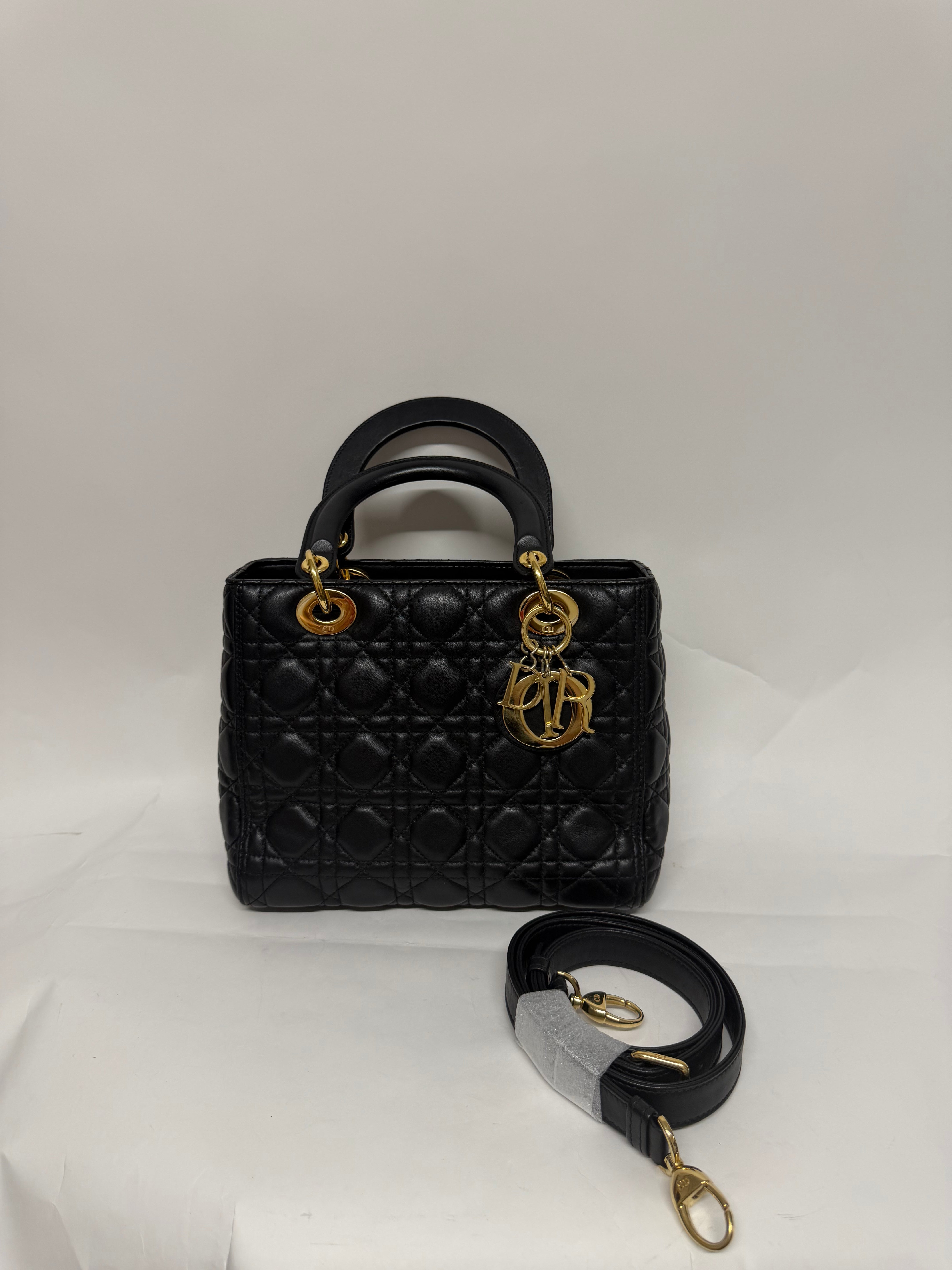 Christian Dior Lady Dior Medium Piel Cordero Negra con bandolera