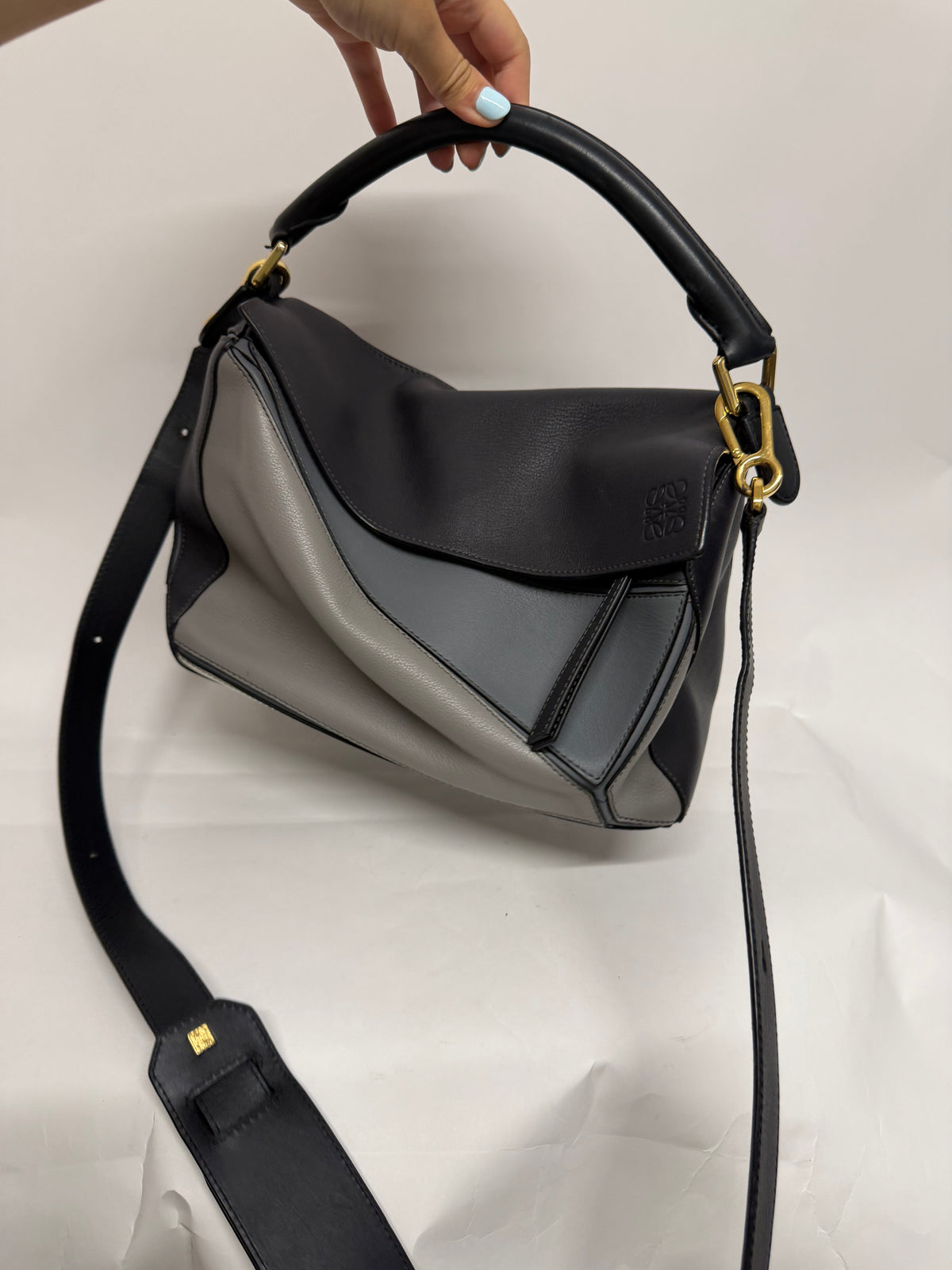 Loewe Puzzle Mediano Tricolor Gris y Negro