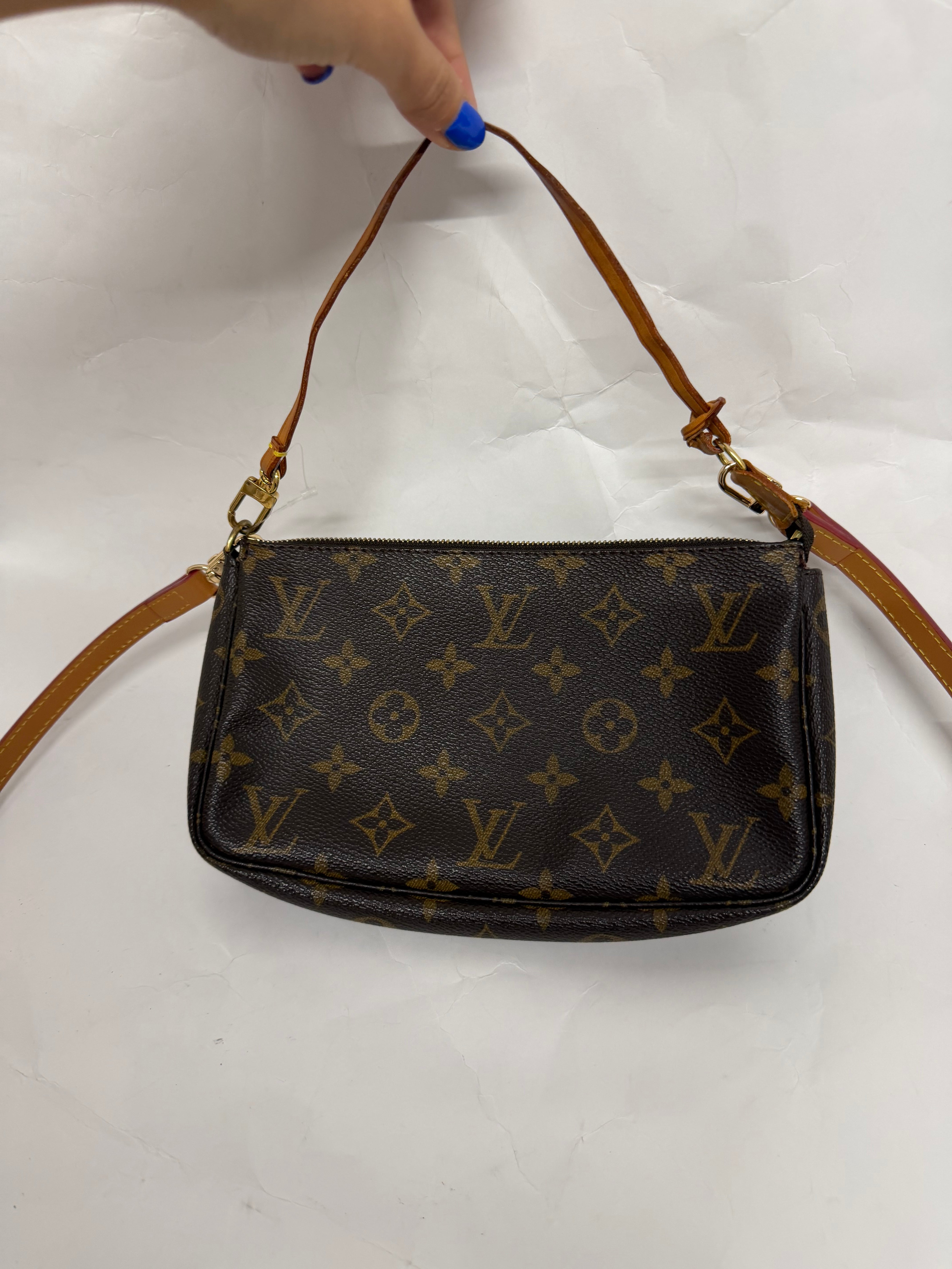 Louis Vuitton Pochette Accessoires monogram con 2 bandoleras extra