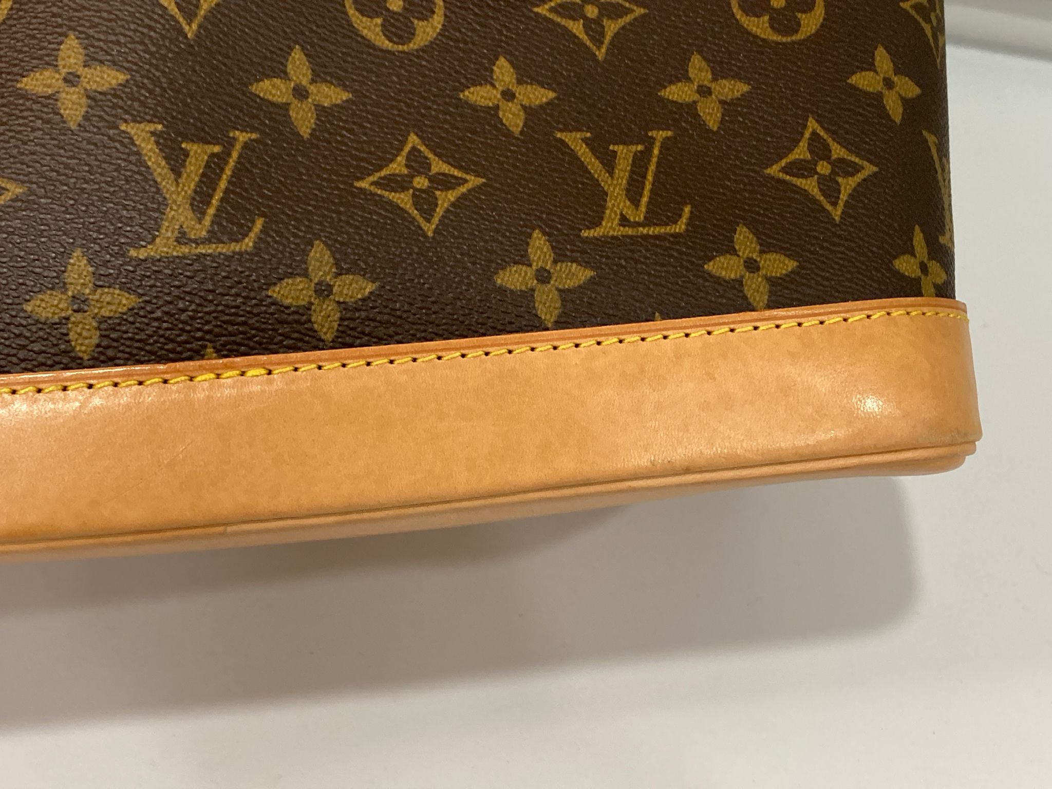 Louis Vuitton alma canvas monogram MM