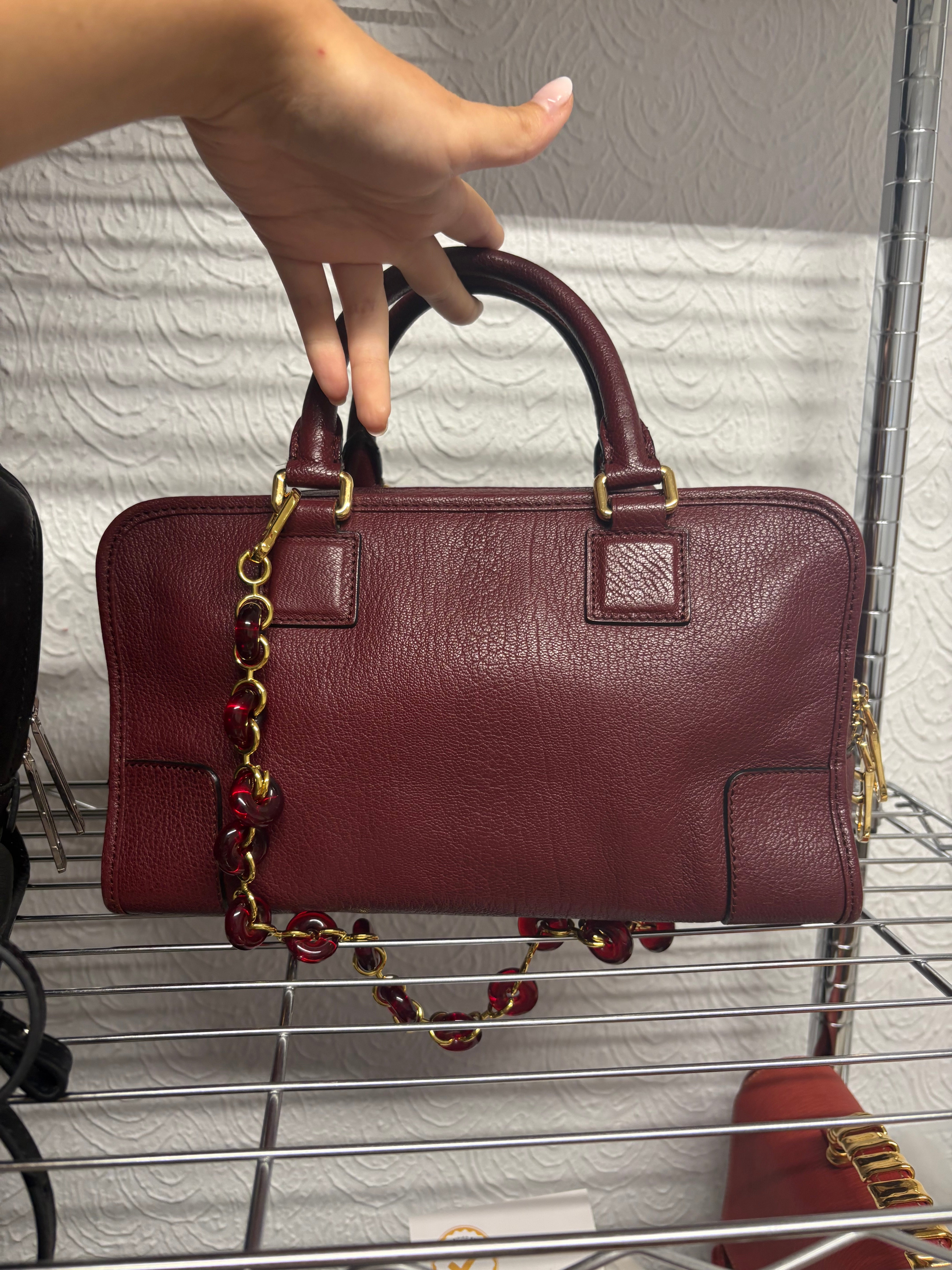 Loewe amazona burdeos 28 con 2 bandoleras