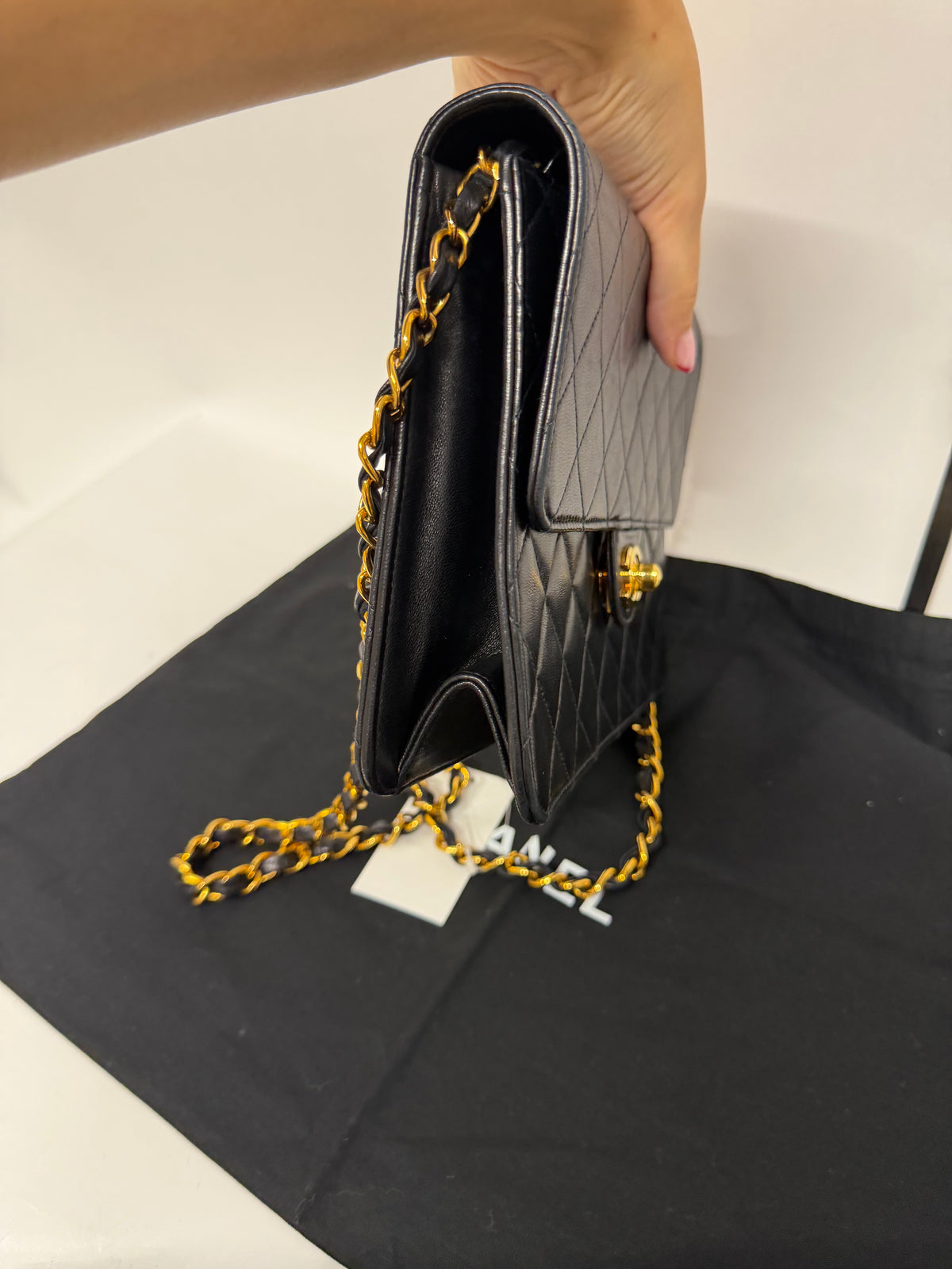 Chanel Single Flap Pequeño Piel de Cordero Negra · Cierre Clásico · Serie 7