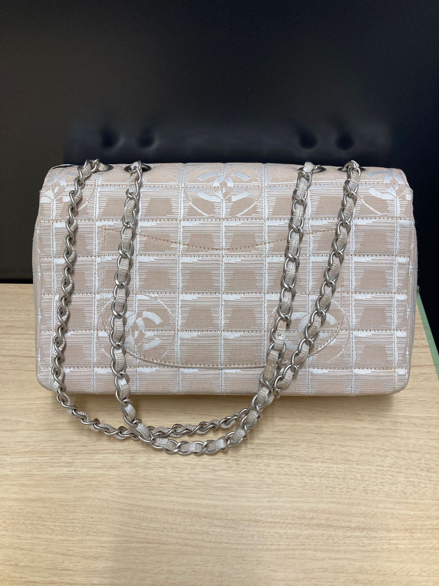 Chanel Timeless lona rosa-beige “Choco Bar” bandolera