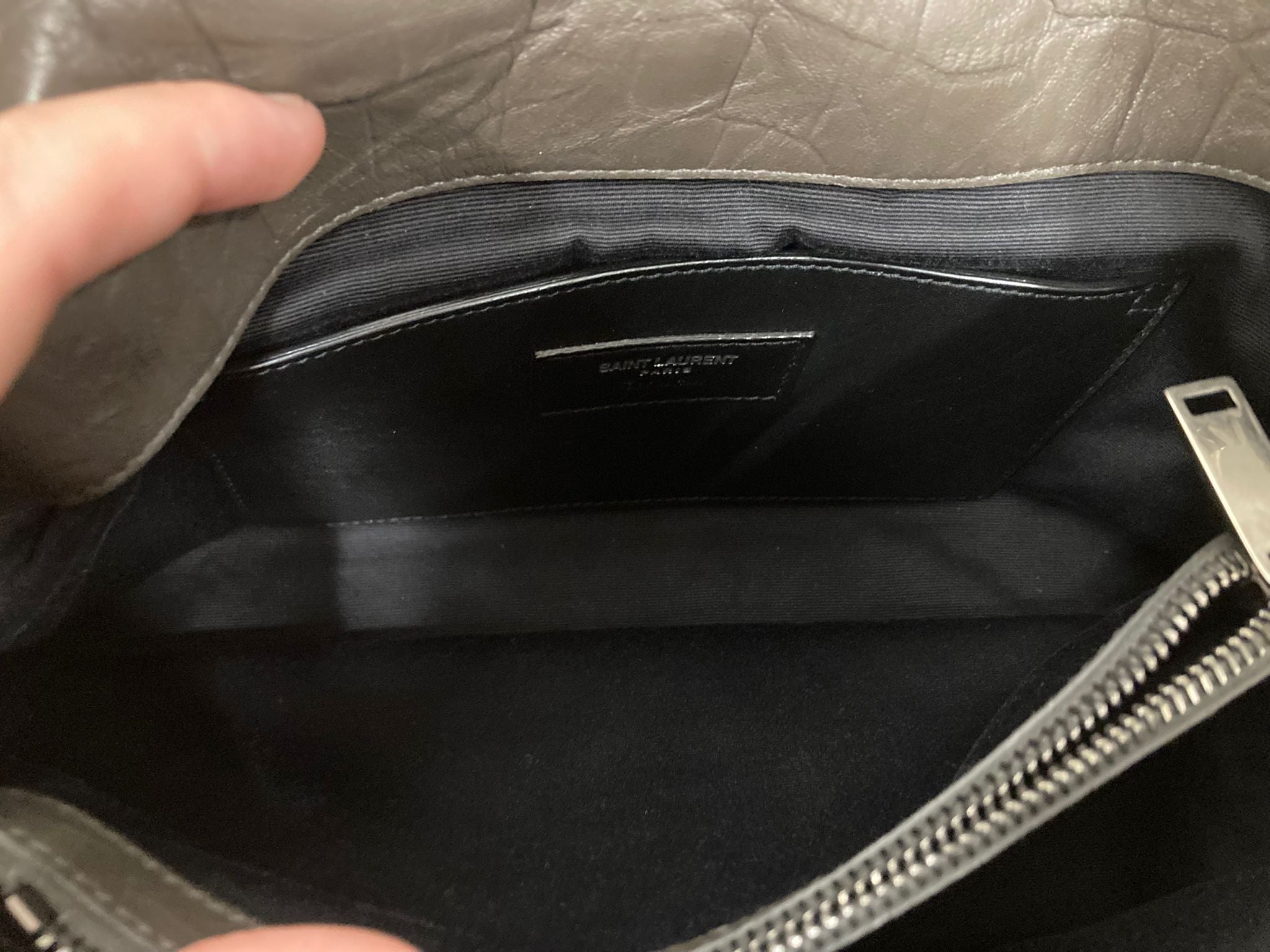 Saint Laurent West Hollywood en piel gris carbón