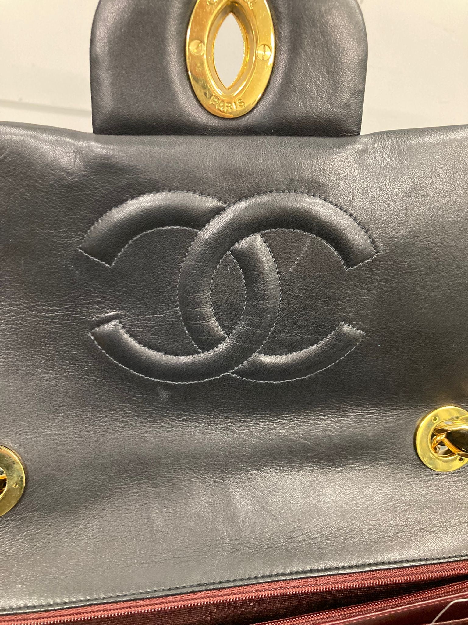 Chanel Jumbo Timeless 34 Vintage en piel de cordero negra y herrajes dorados