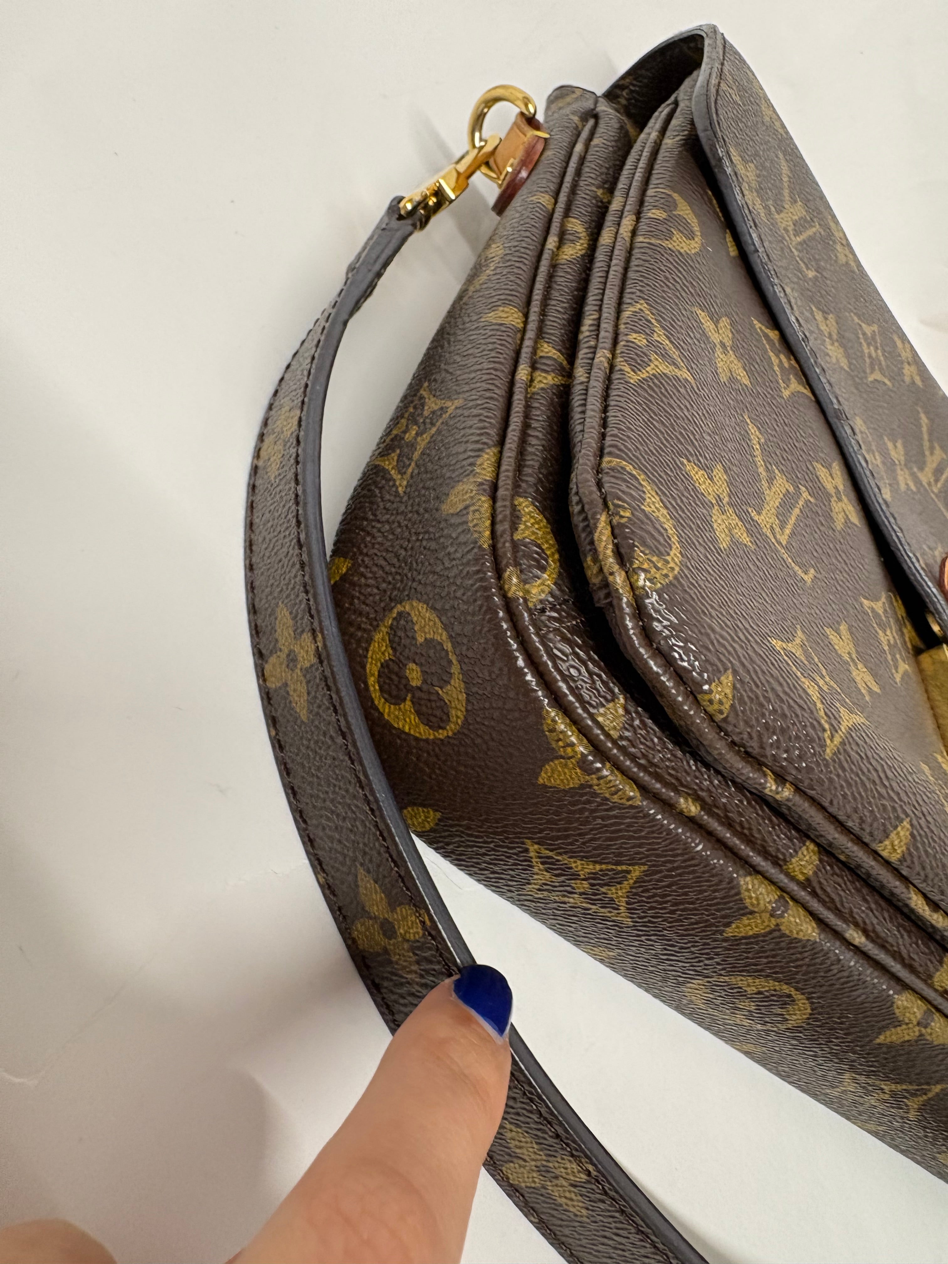Louis Vuitton Pochette Métis MM Monogram