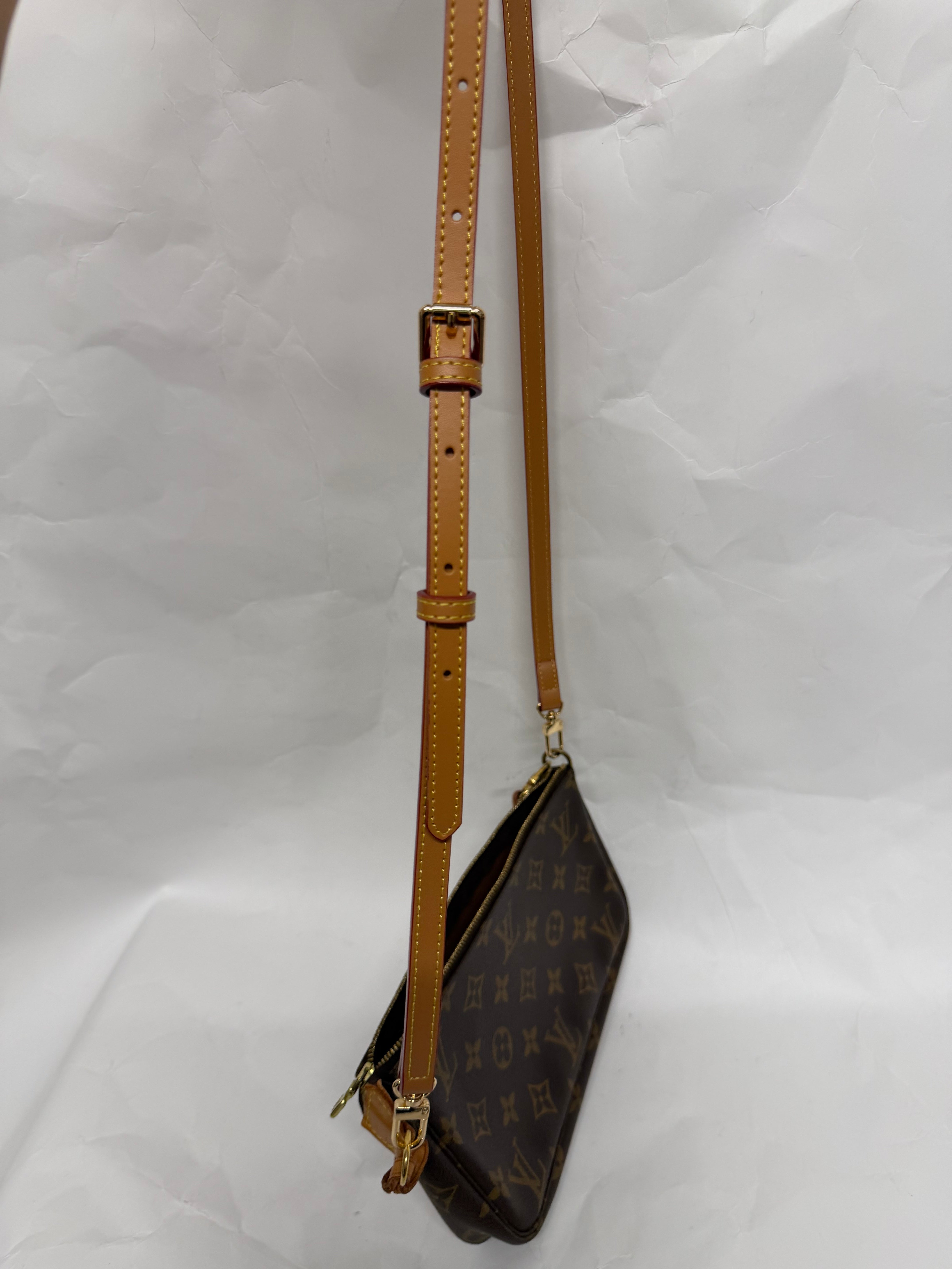 Louis Vuitton Pochette Accessoires monogram con 2 bandoleras extra