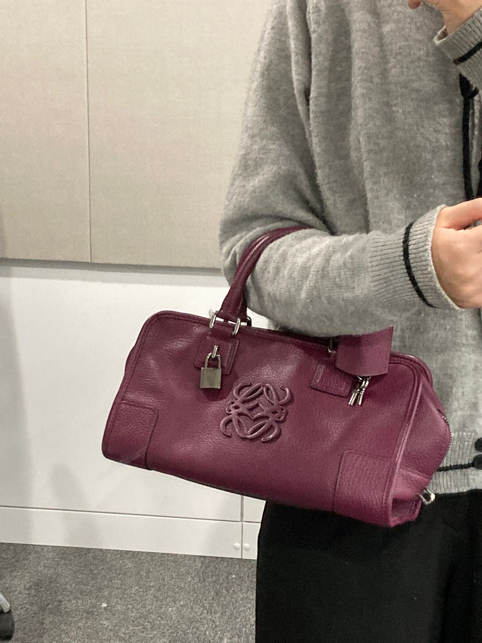 Loewe amazona 28 vino burdeos