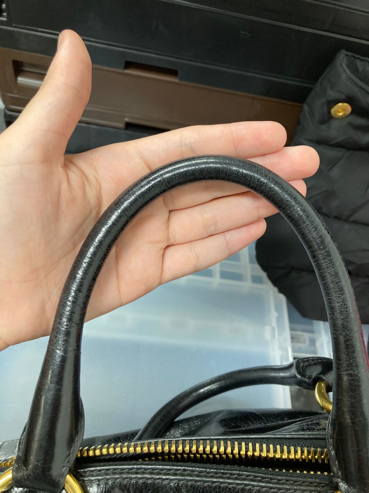 Prada vitello bandolera negra