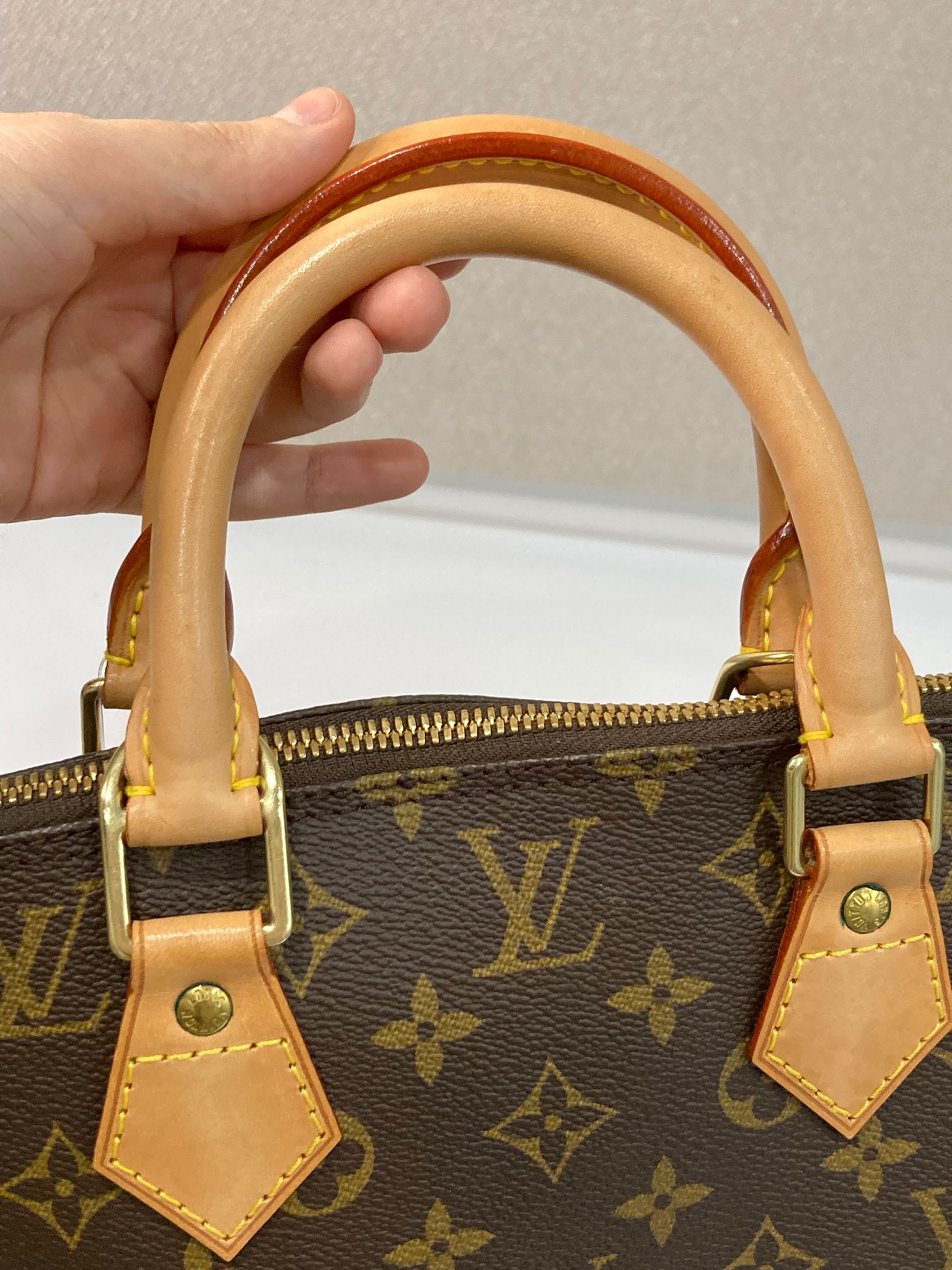 Louis Vuitton alma canvas monogram MM