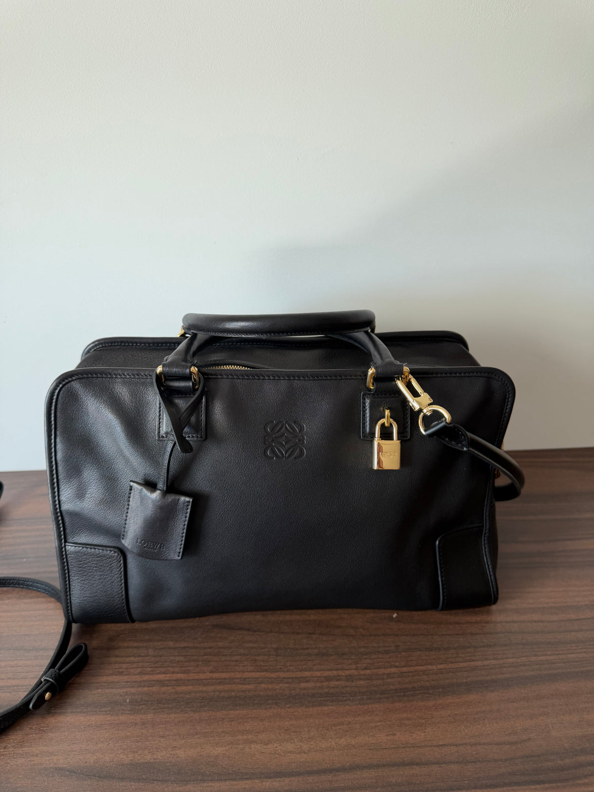 Loewe Amazona 36 Piel Negra Herrajes Dorados