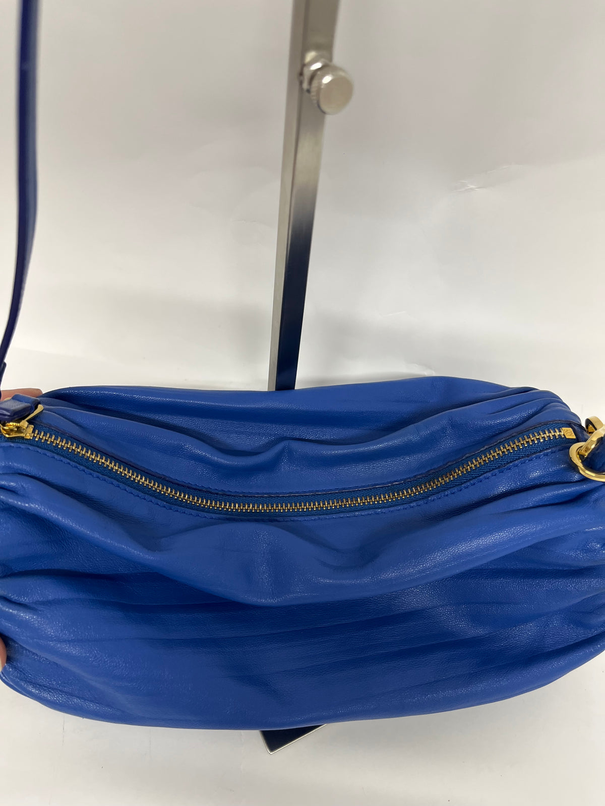 Loewe Bracelet Pouch Nappa Plisada Azul Cobalto