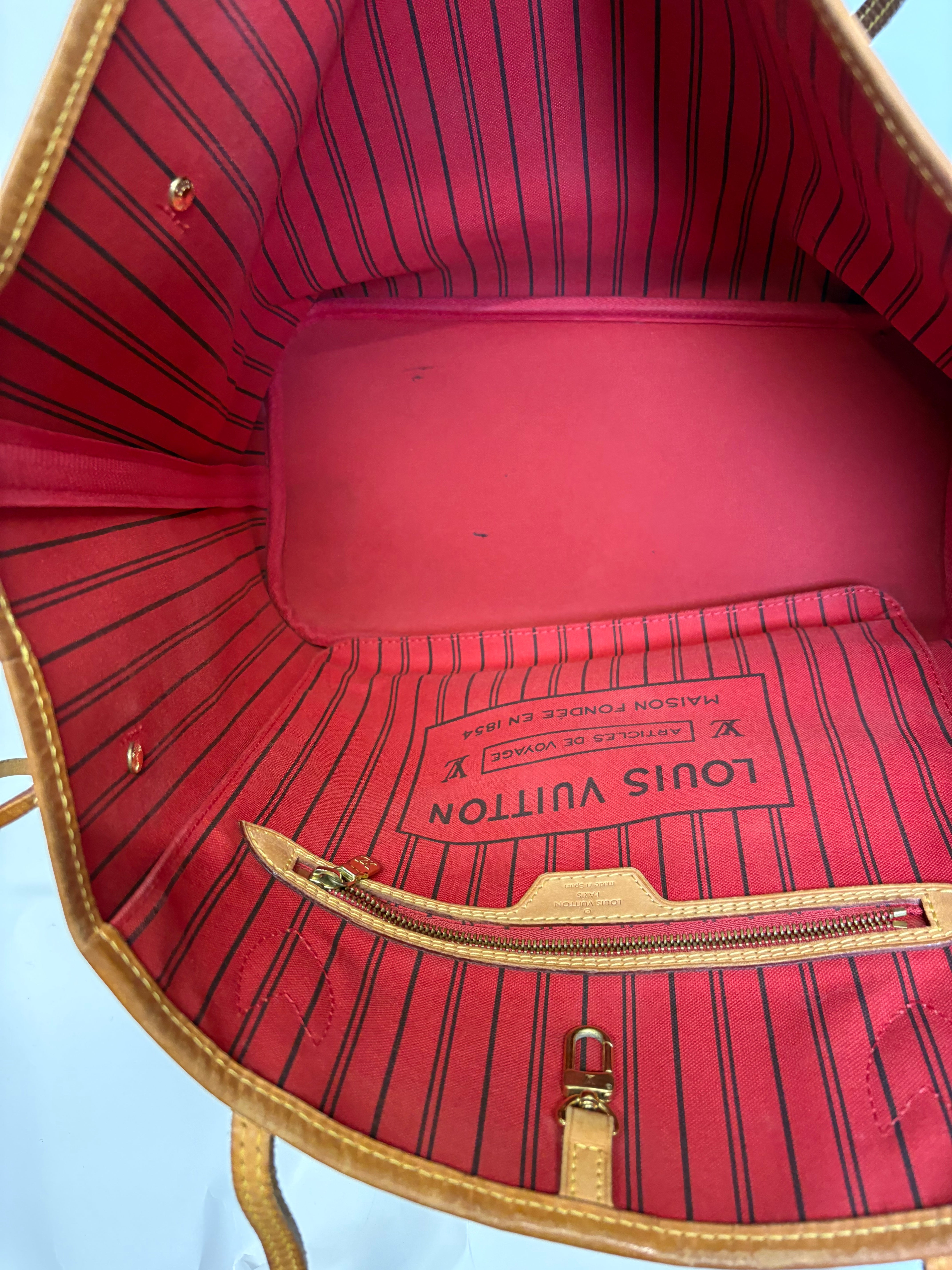 Louis Vuitton Neverfull MM Monogram y rojo
