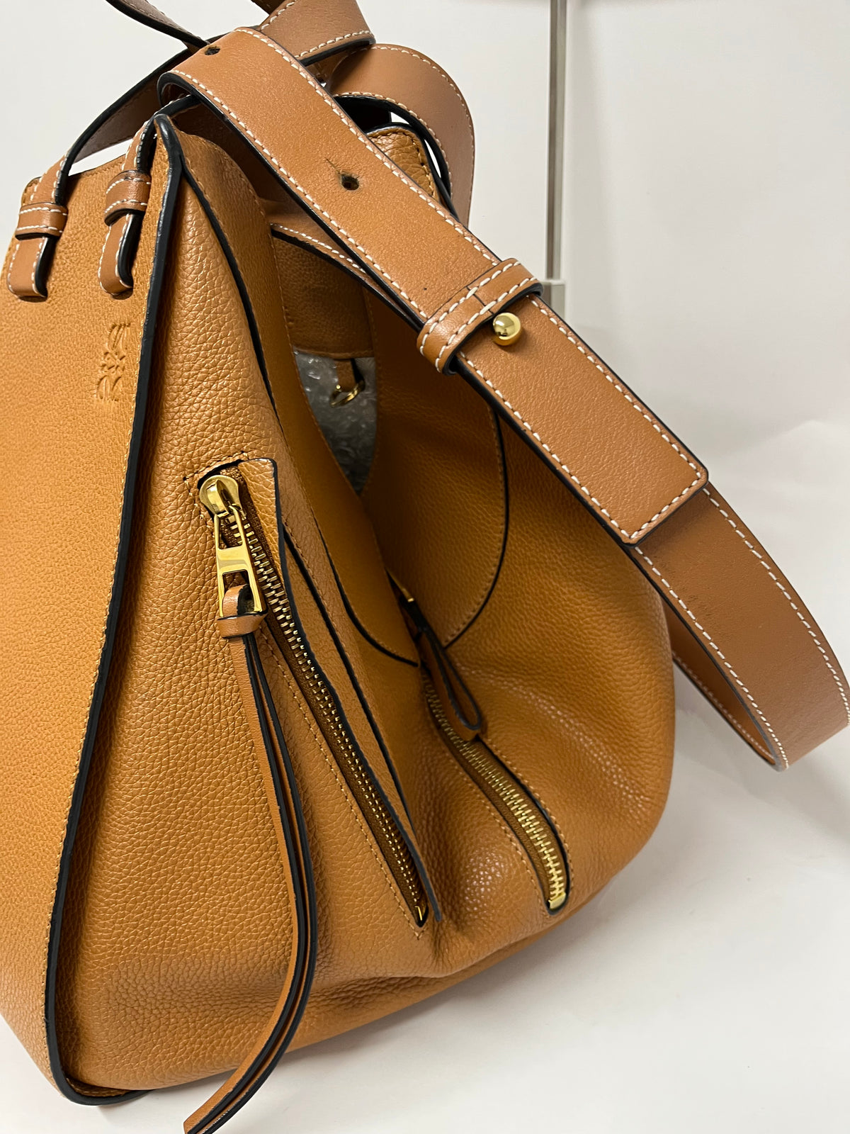Loewe Hammock Mediano Piel Graneada Camel
