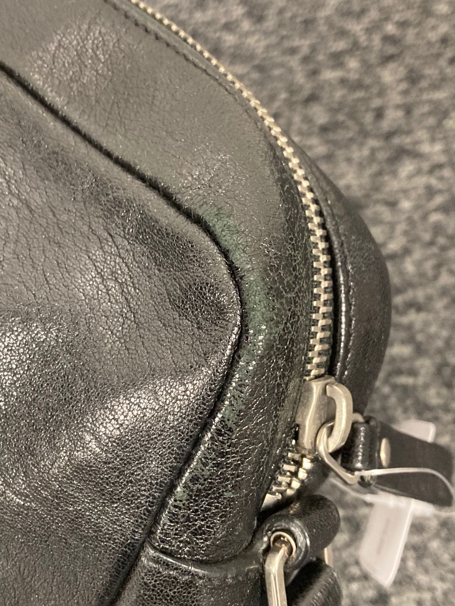 Saint Laurent Lou Camera Bag en piel negra