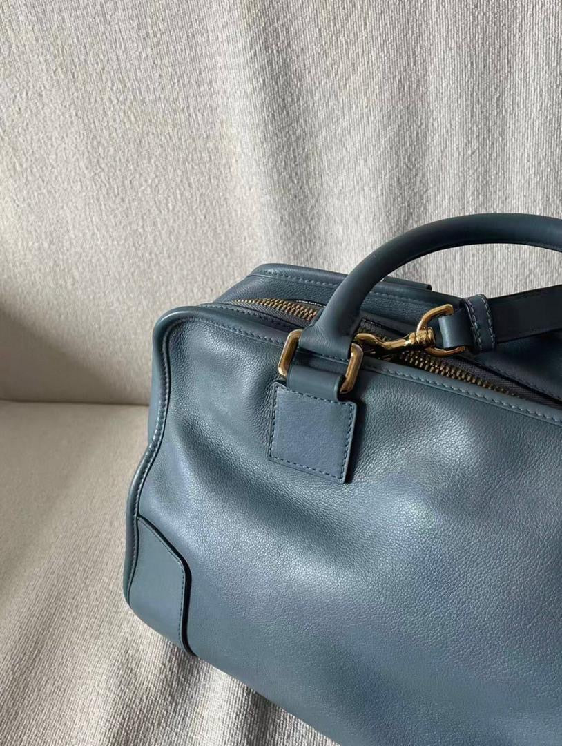 Loewe amazona 28 azul con bandolera
