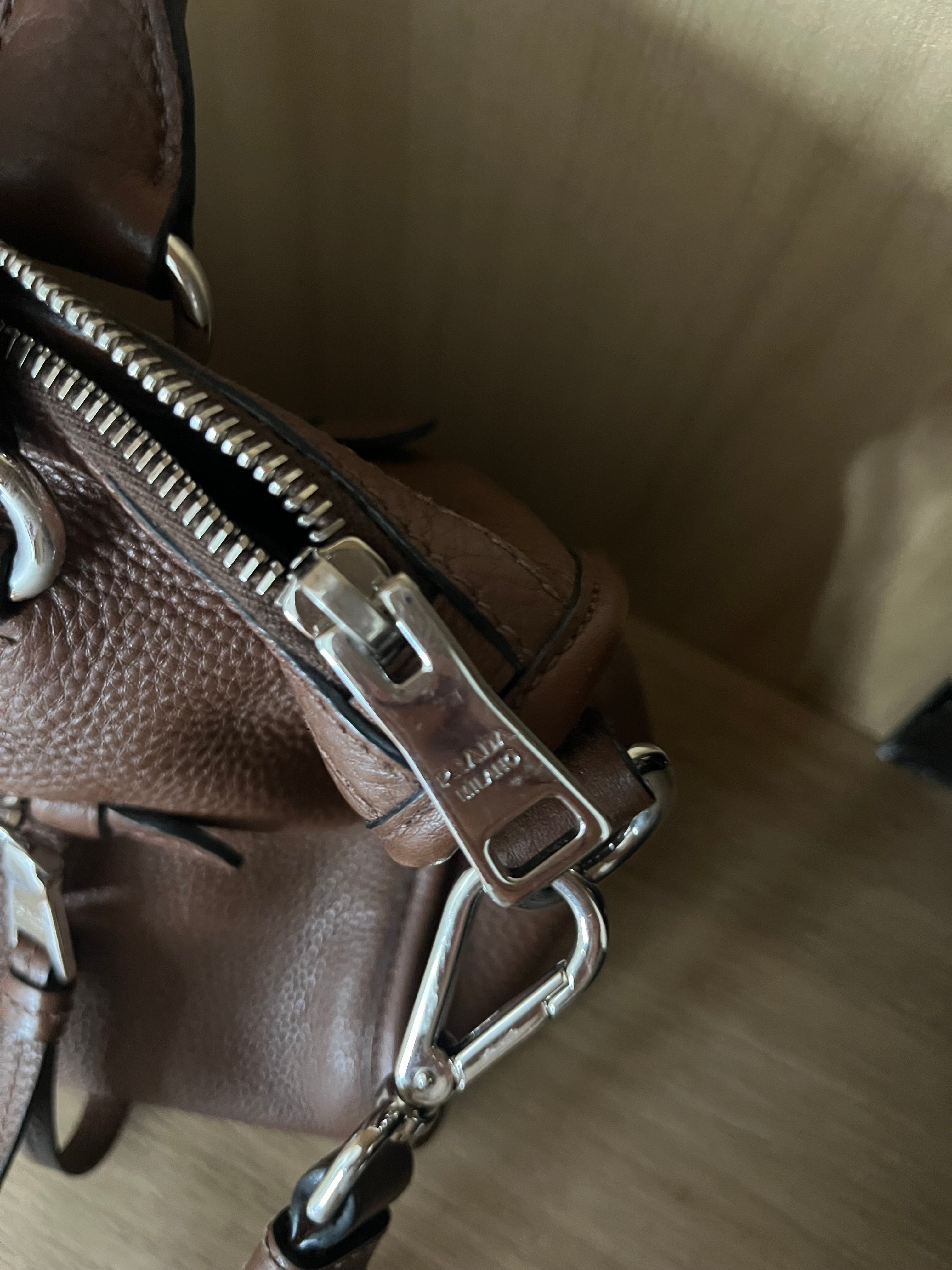 Prada bandolera marrón