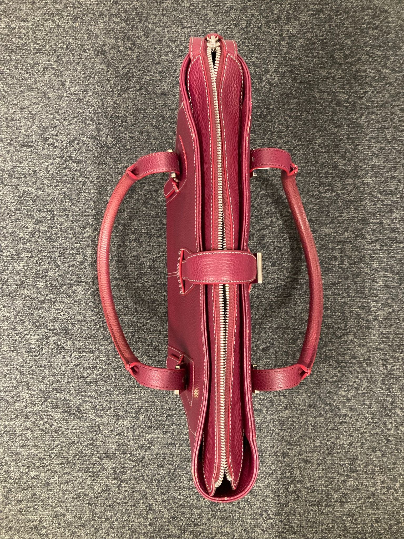 Loewe Logo Tote en piel burdeos