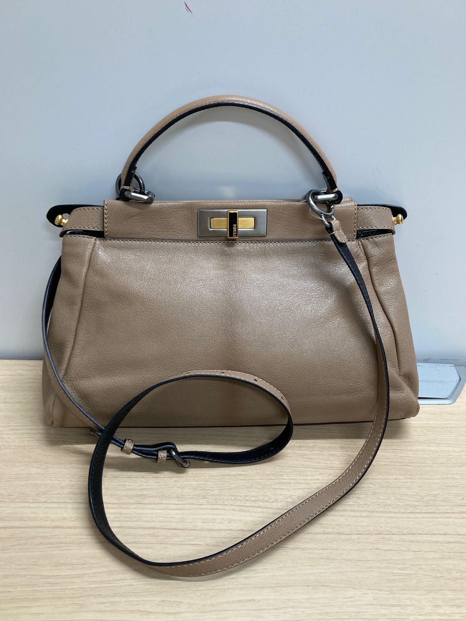 Fendi peekaboo Beige topo bandolera mediano