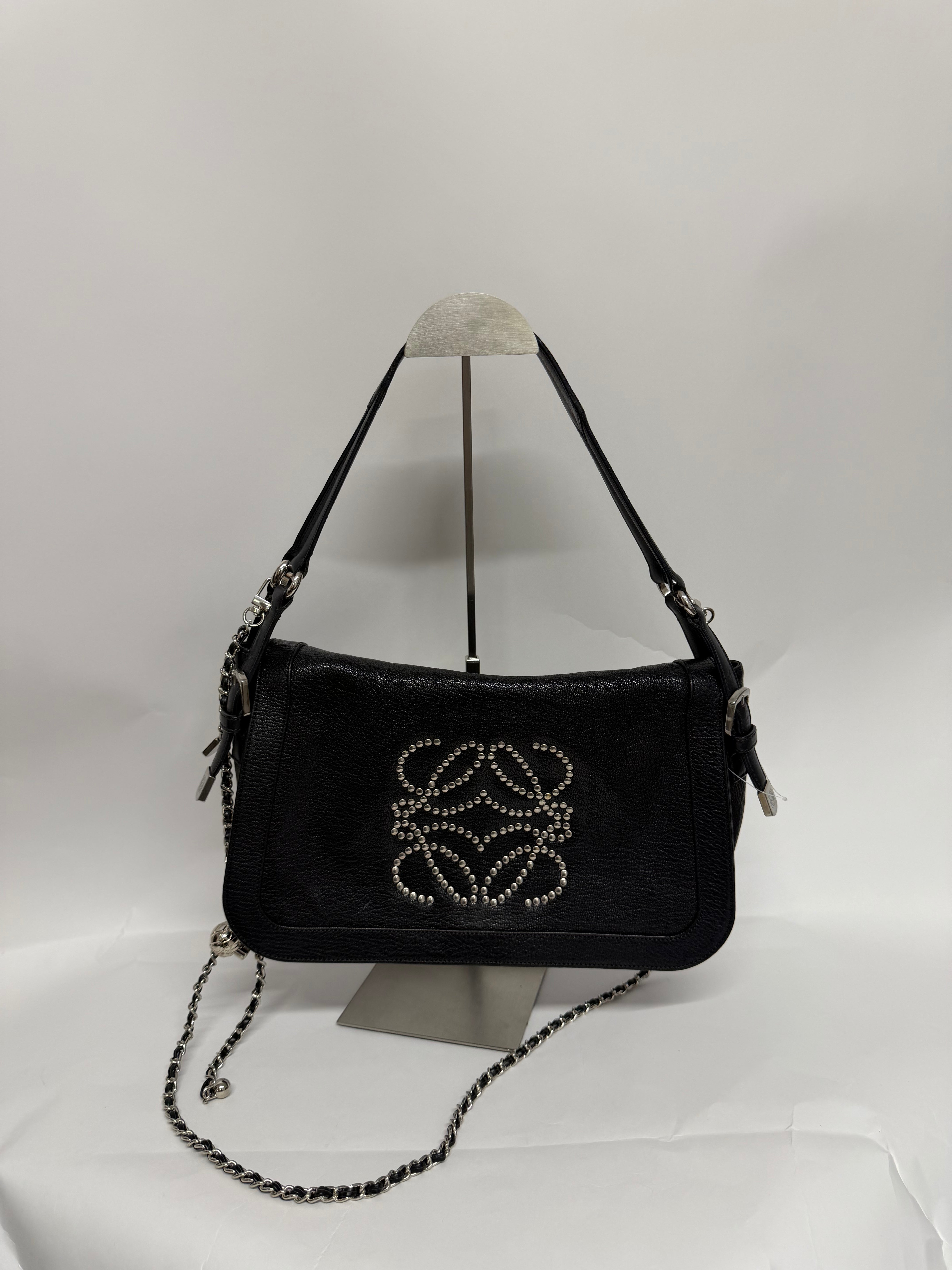 Loewe Hobo Anagram con Tachuelas Negro