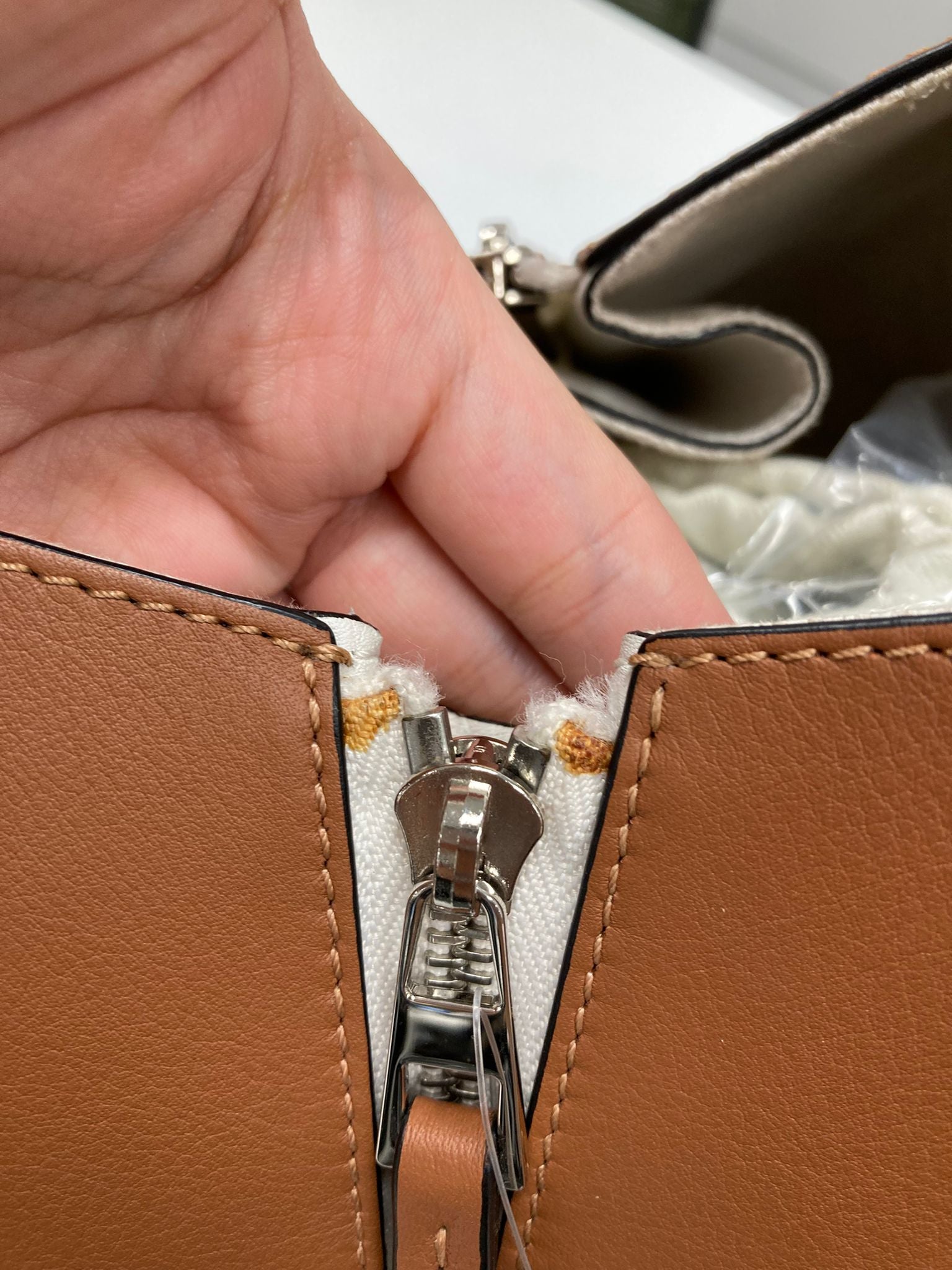 Loewe hammock small tricolor camel y blanco