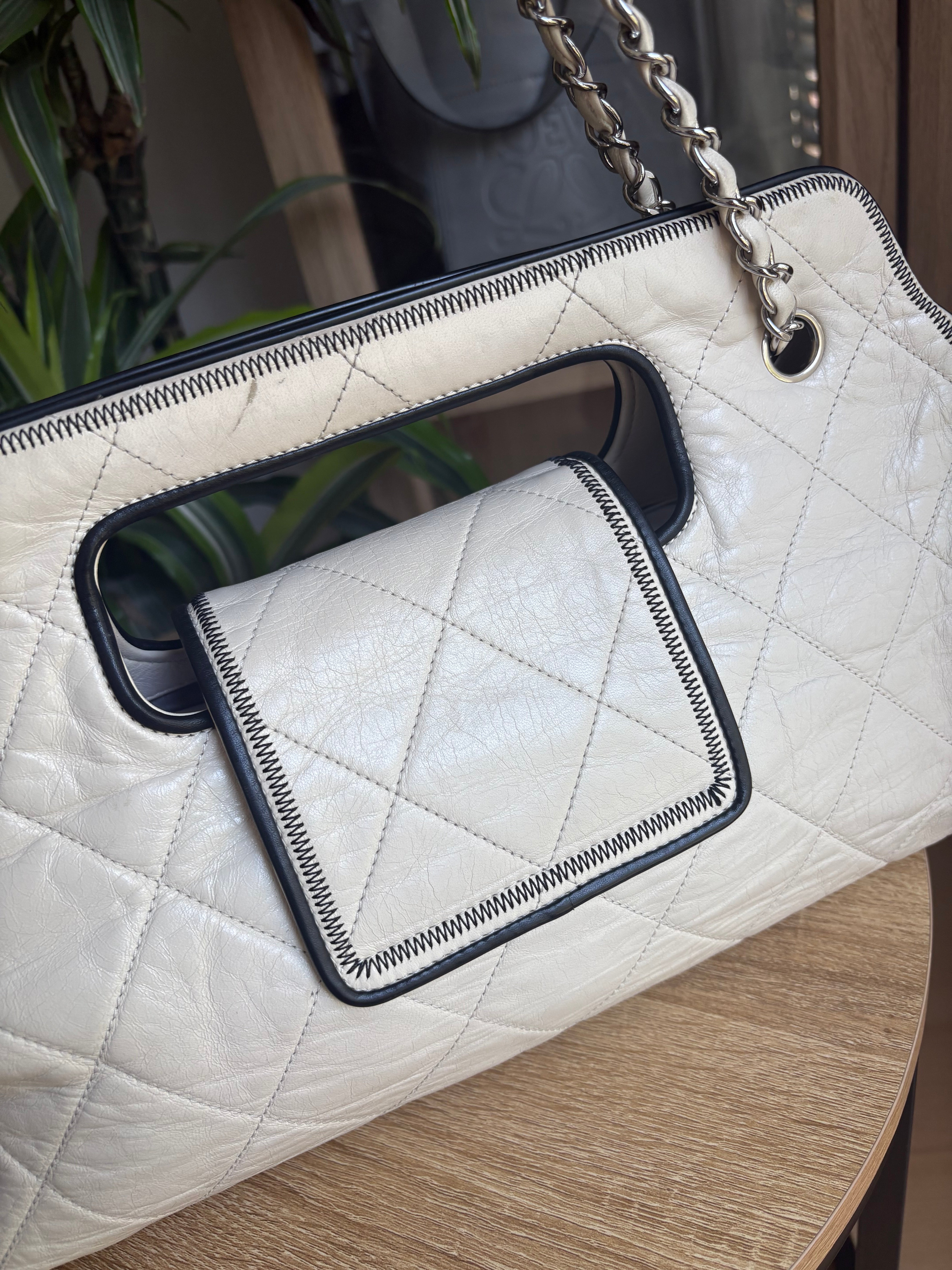CHANEL - Reissue Accordion Flap blanco