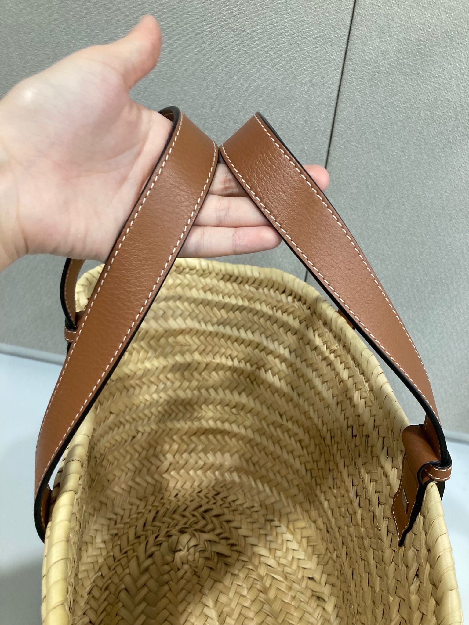 Loewe cesta rafia mediana - grande marrón clásica