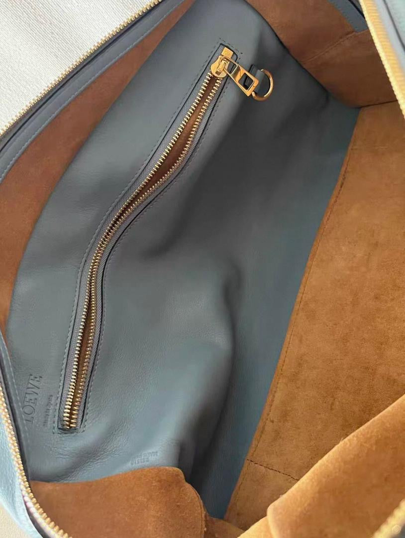 Loewe amazona 28 azul con bandolera