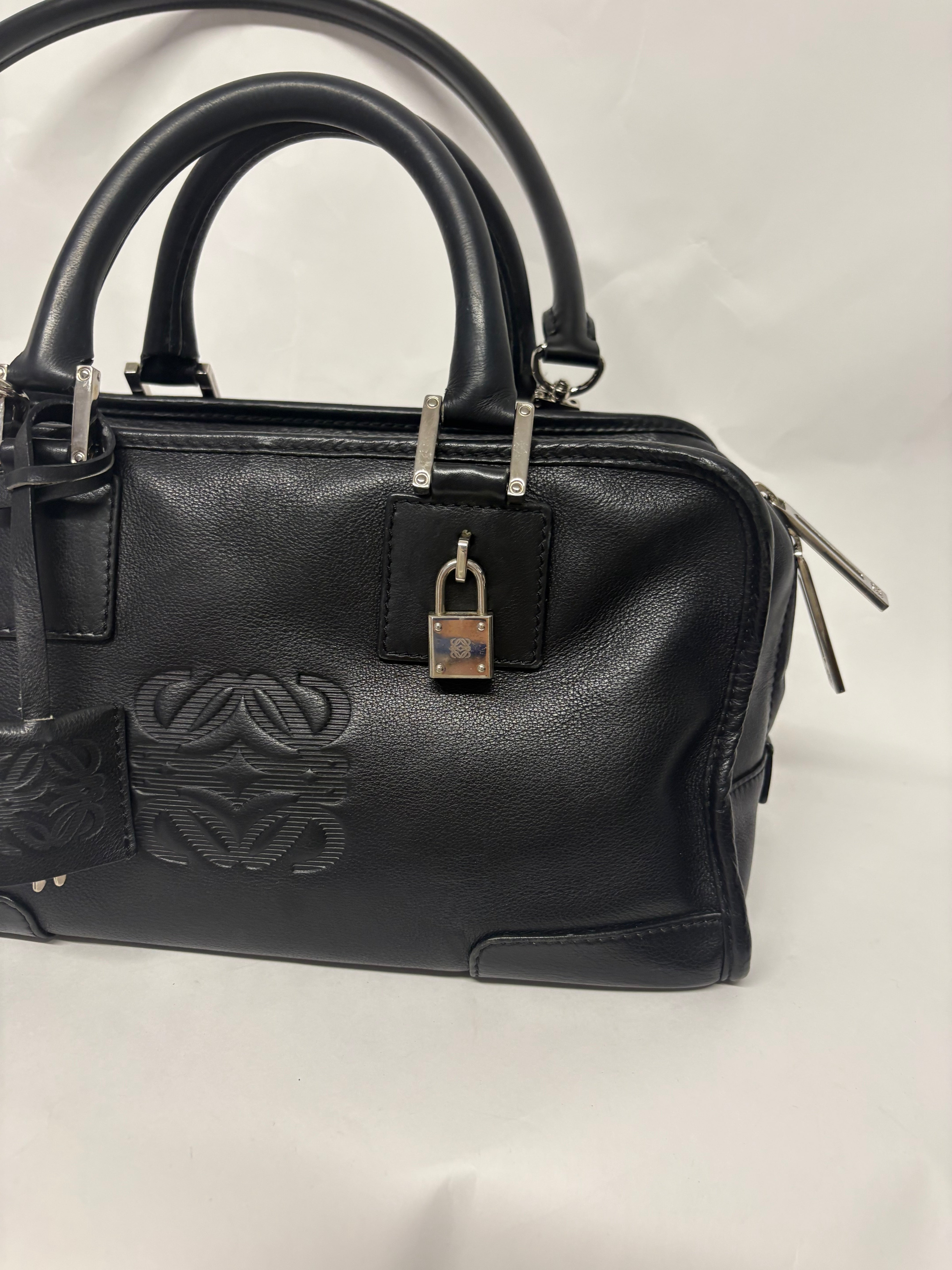 Loewe amazona 30 negro y plata con bandolera