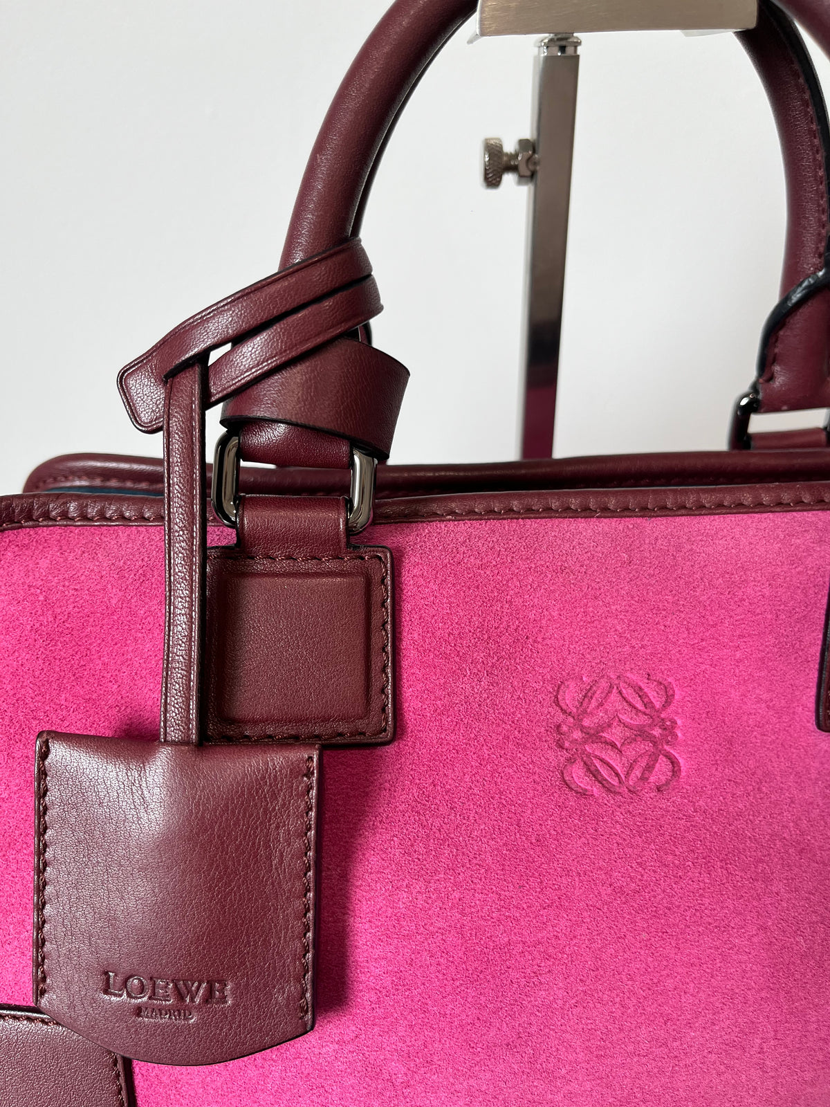 Loewe Amazona 28 Tricolor Ante Fucsia, Azul y Piel Burdeos