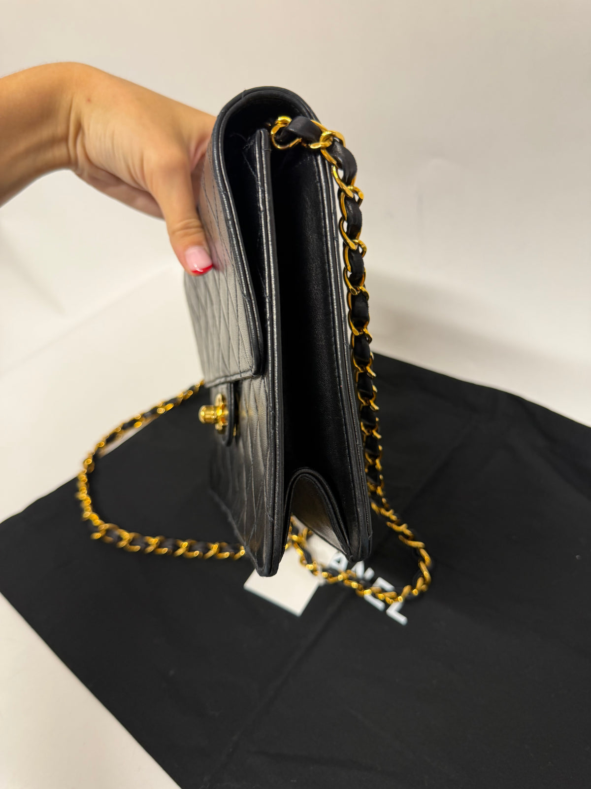 Chanel Single Flap Pequeño Piel de Cordero Negra · Cierre Clásico · Serie 7