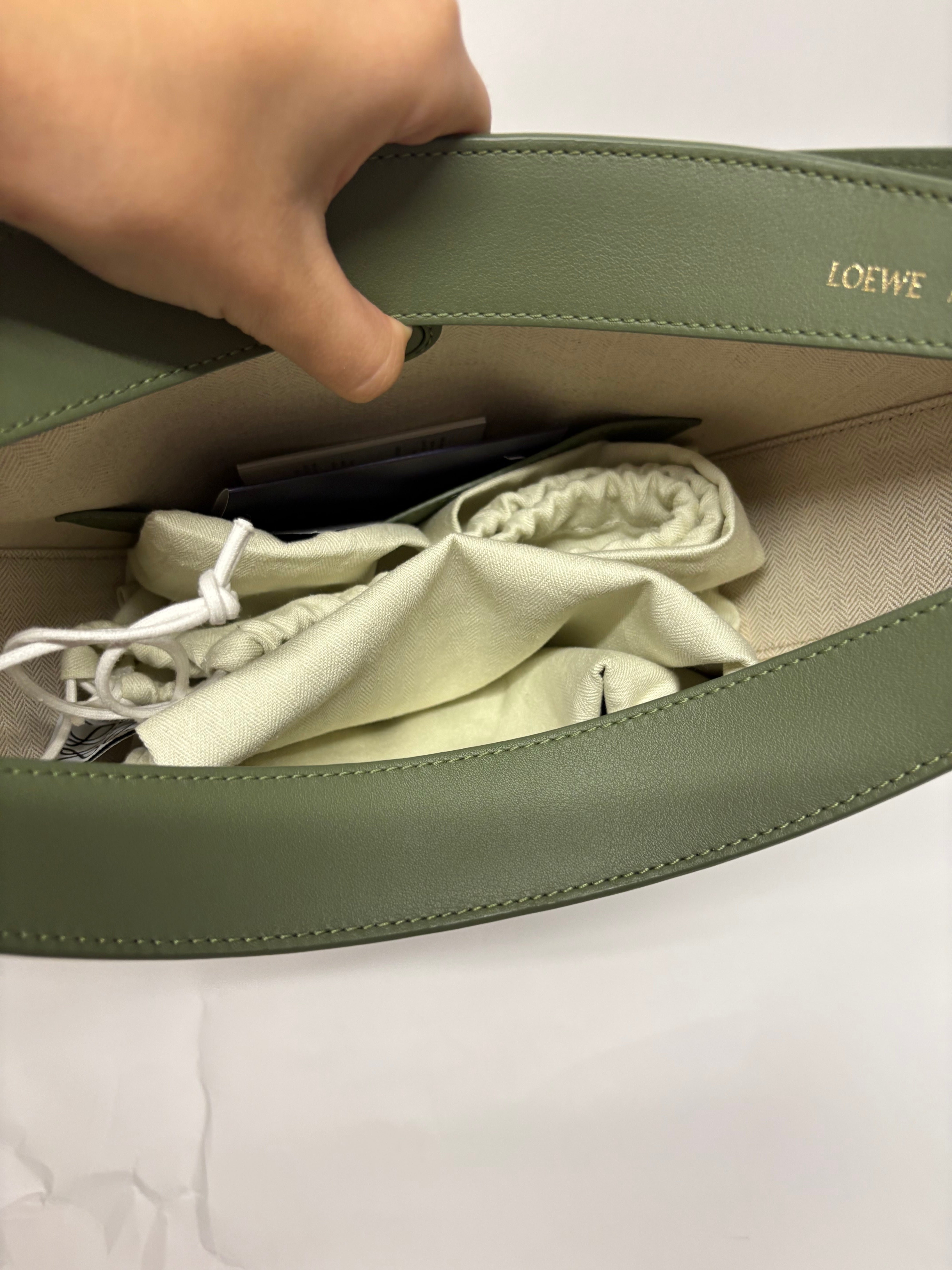 Loewe Luna Hobo Verde Anagrama