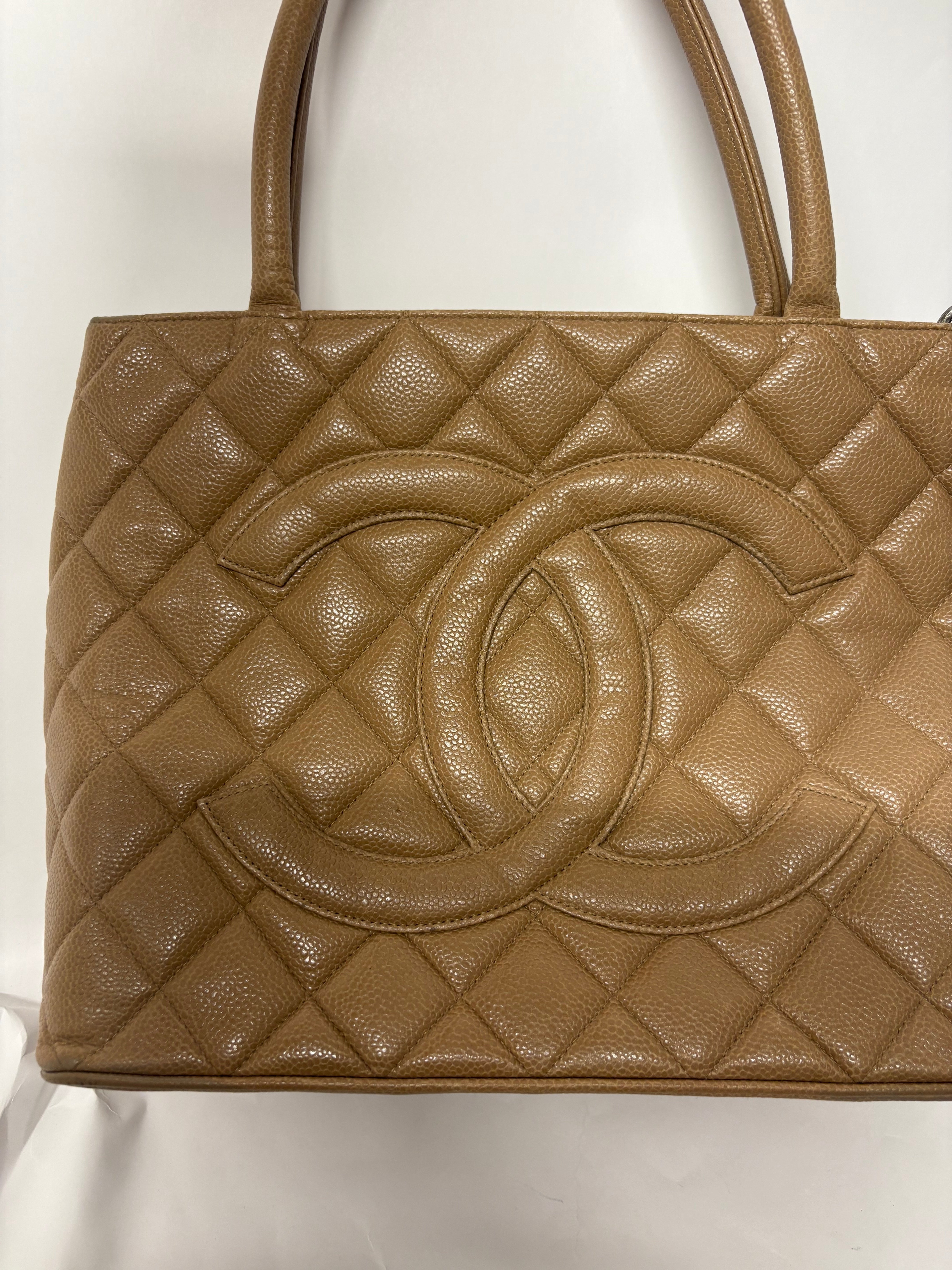 Chanel cambon tote caviar beige mediana