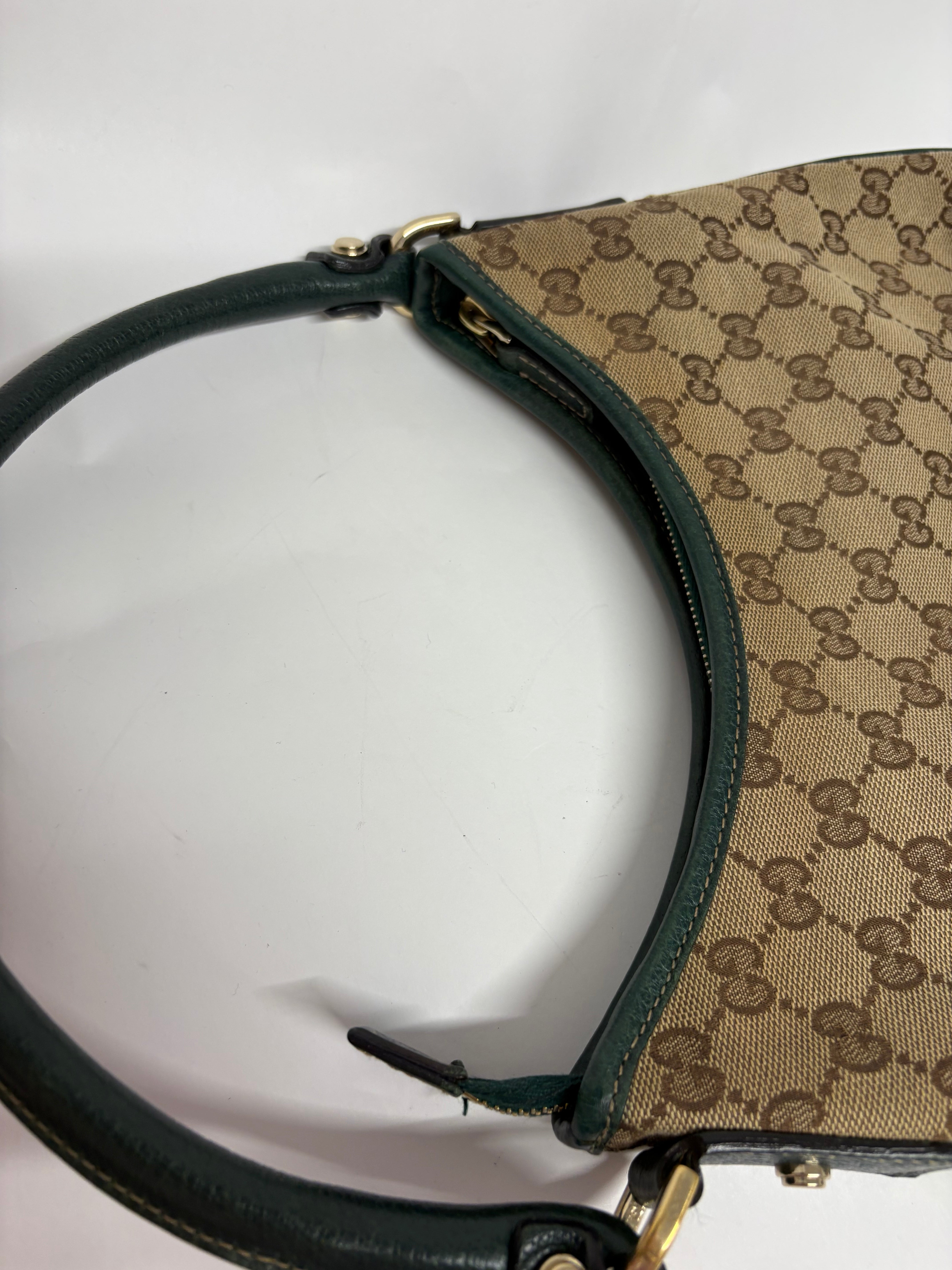 Gucci GG Canvas Shoulder Bag verde