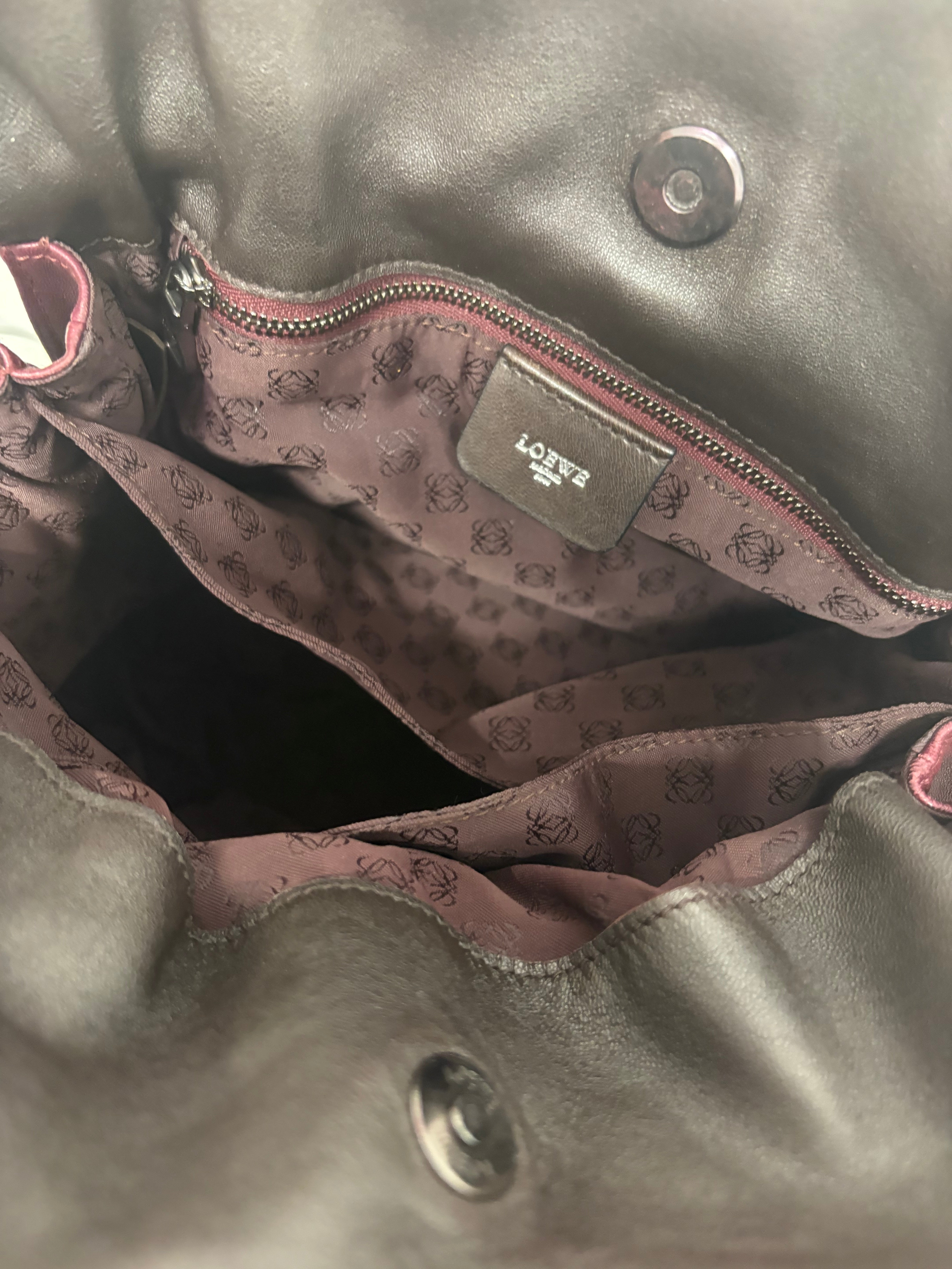 Loewe flamenco mediano burdeos y marrones con bandolera y borlas