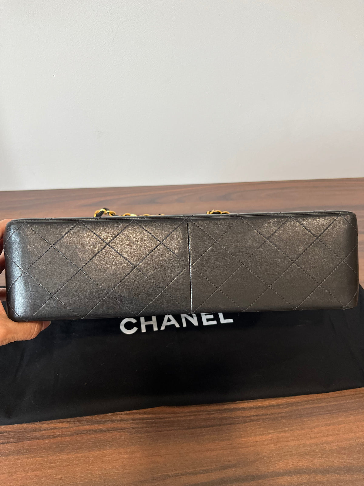 Chanel Classic Single Flap Maxi XL Piel de Cordero Negra · Serie 4