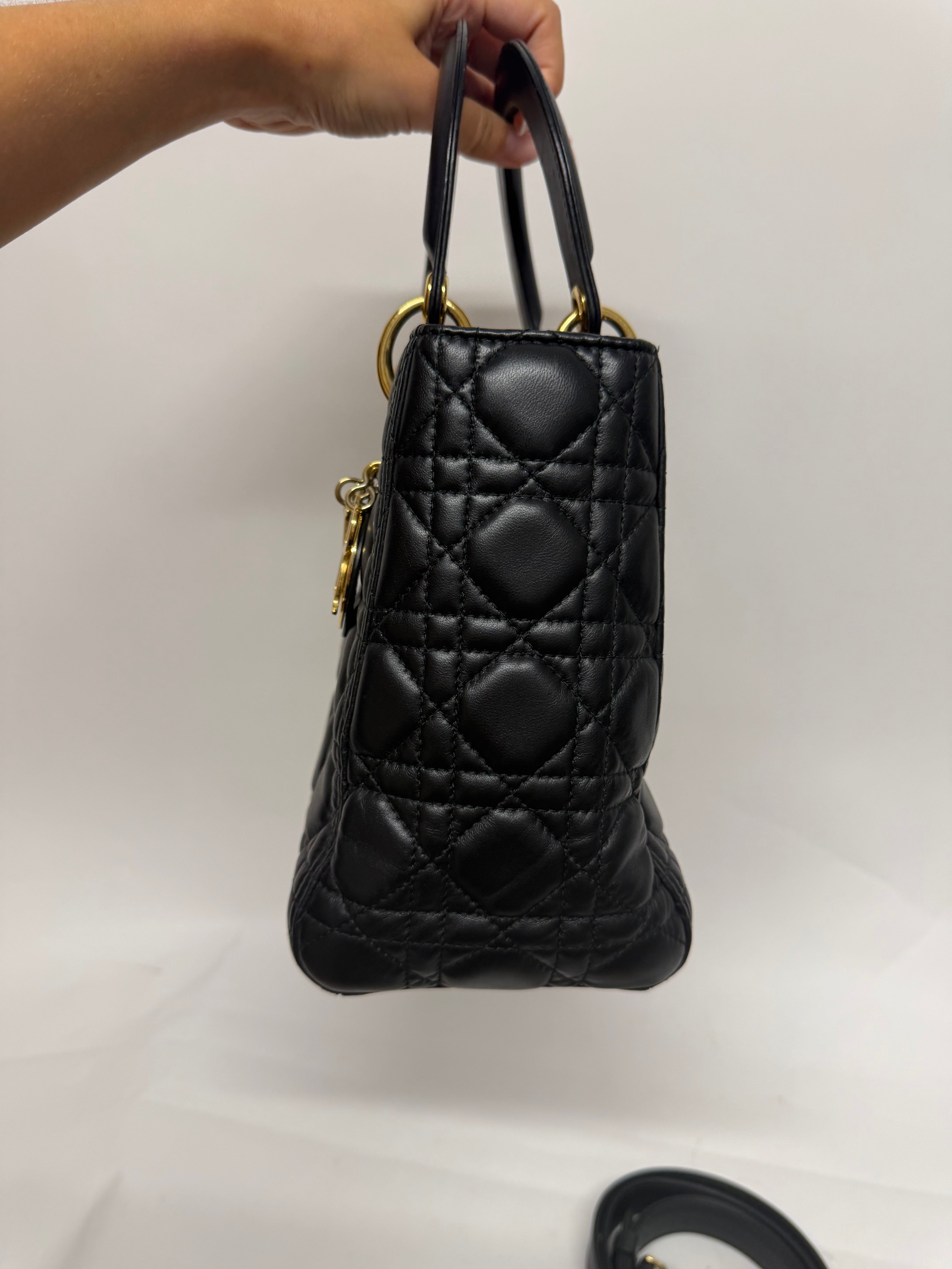 Christian Dior Lady Dior Medium Piel Cordero Negra con bandolera