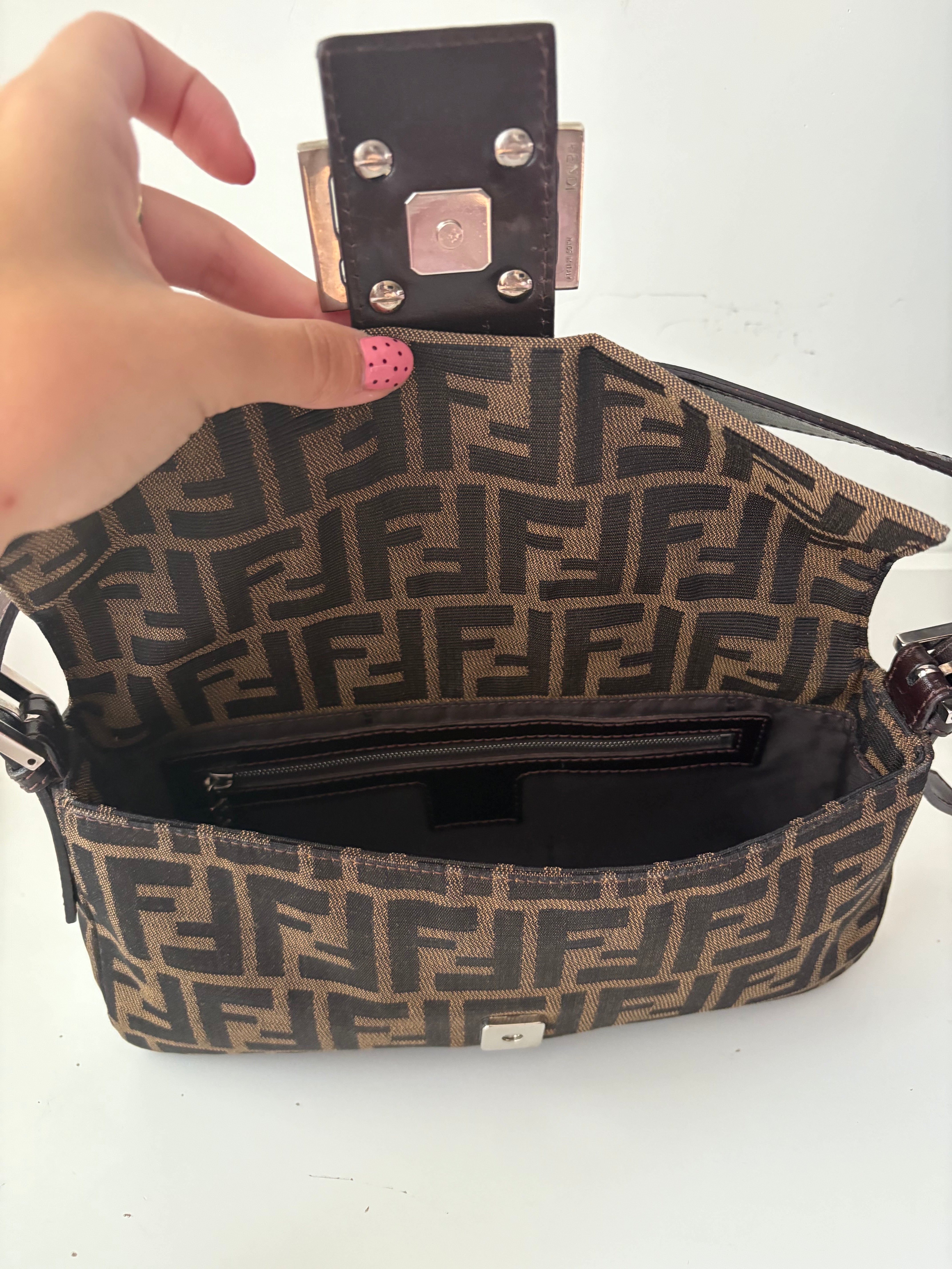 Fendi Baguette Clásica Vintage en canvas Zucca marrón con herrajes plateados