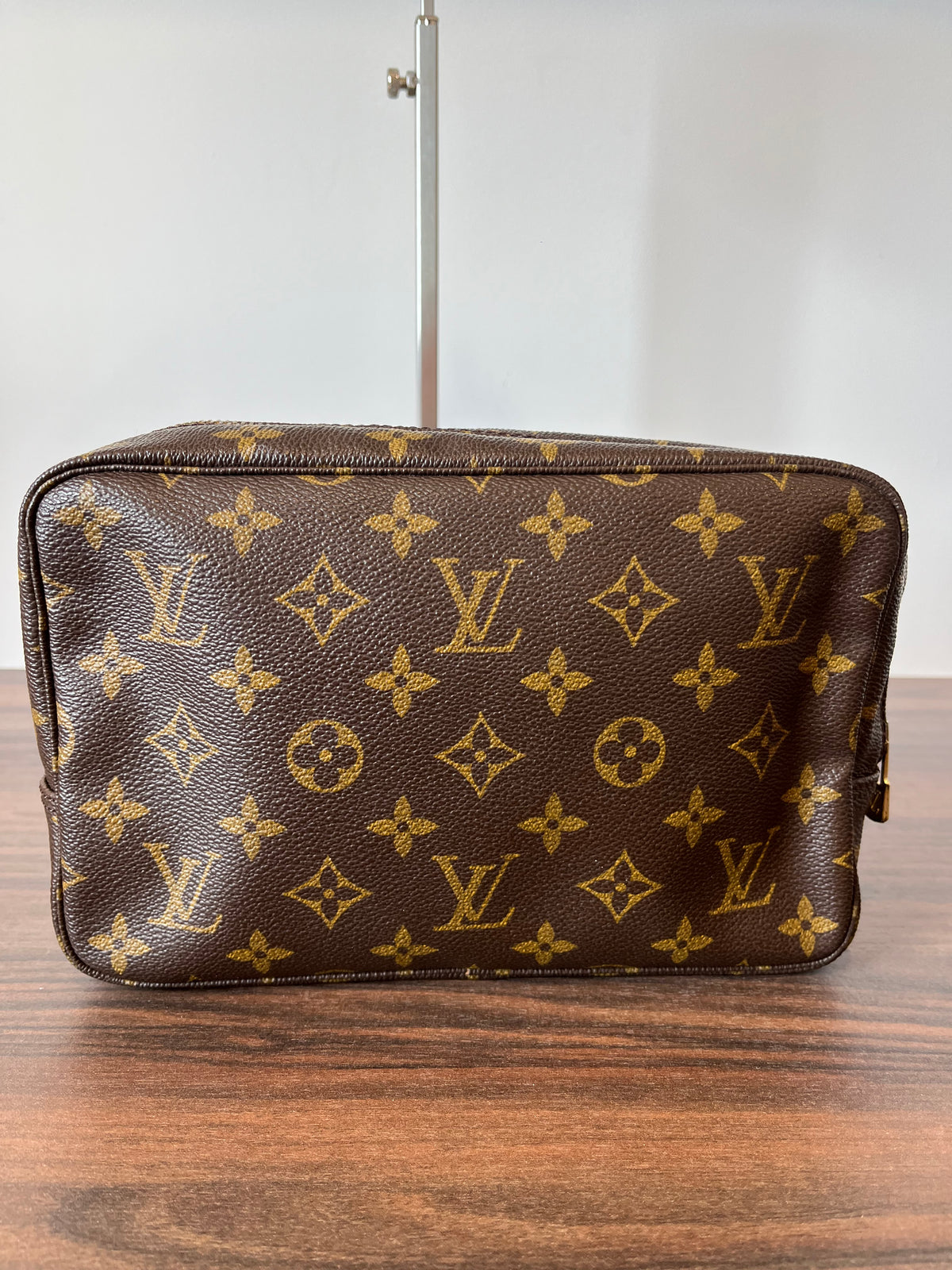 Louis Vuitton Trousse Toilette 23 Lona Monogram