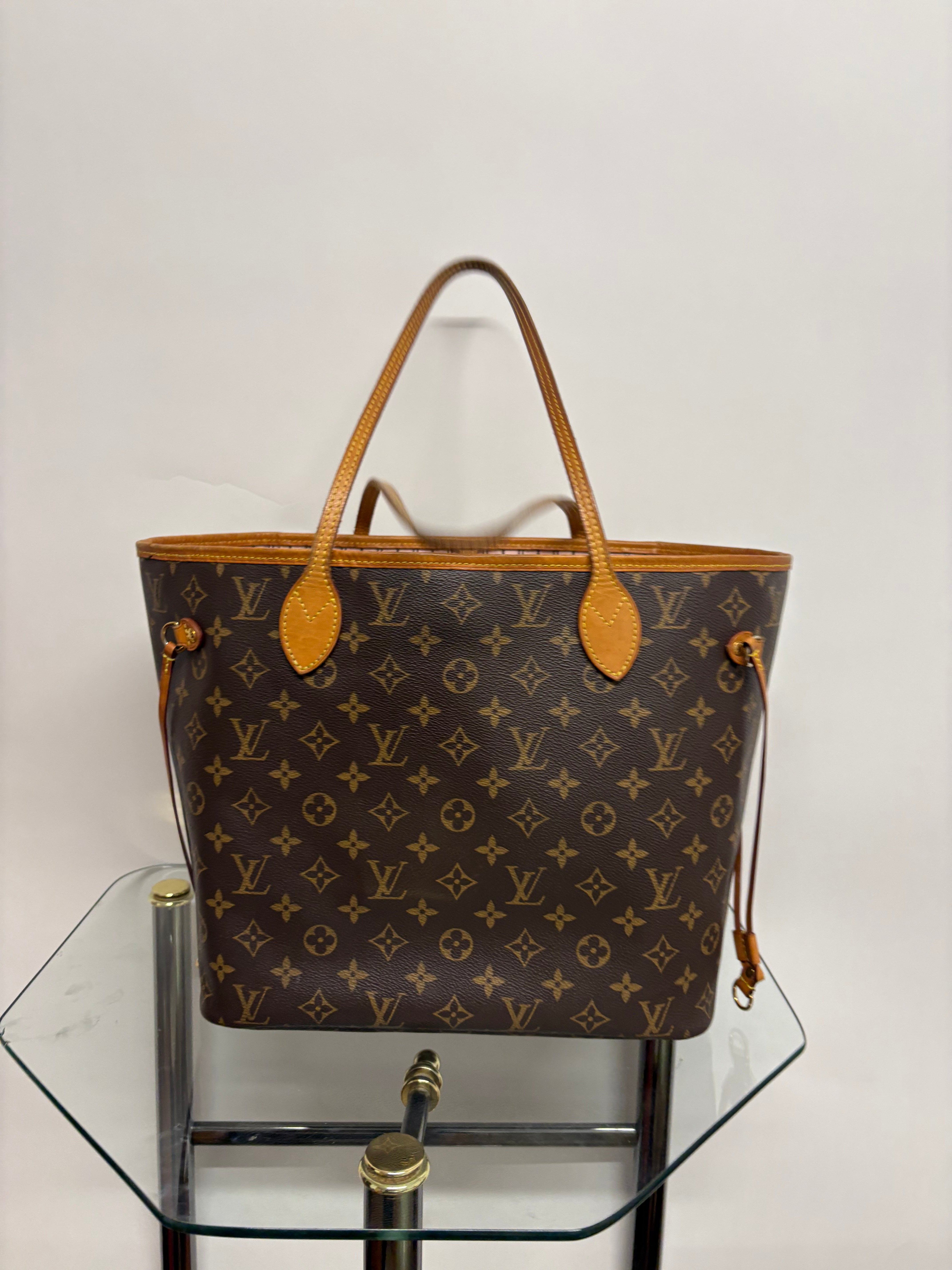 Louis Vuitton Neverfull MM monogram interior Rosa