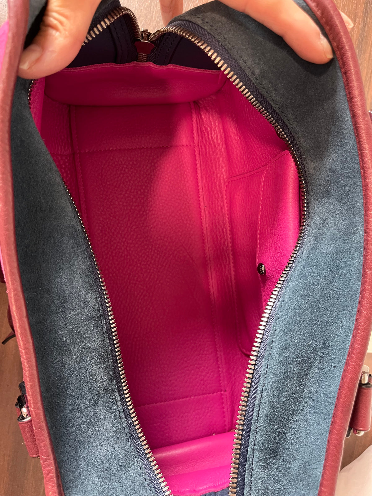 Loewe Amazona 28 Tricolor Ante Fucsia, Azul y Piel Burdeos