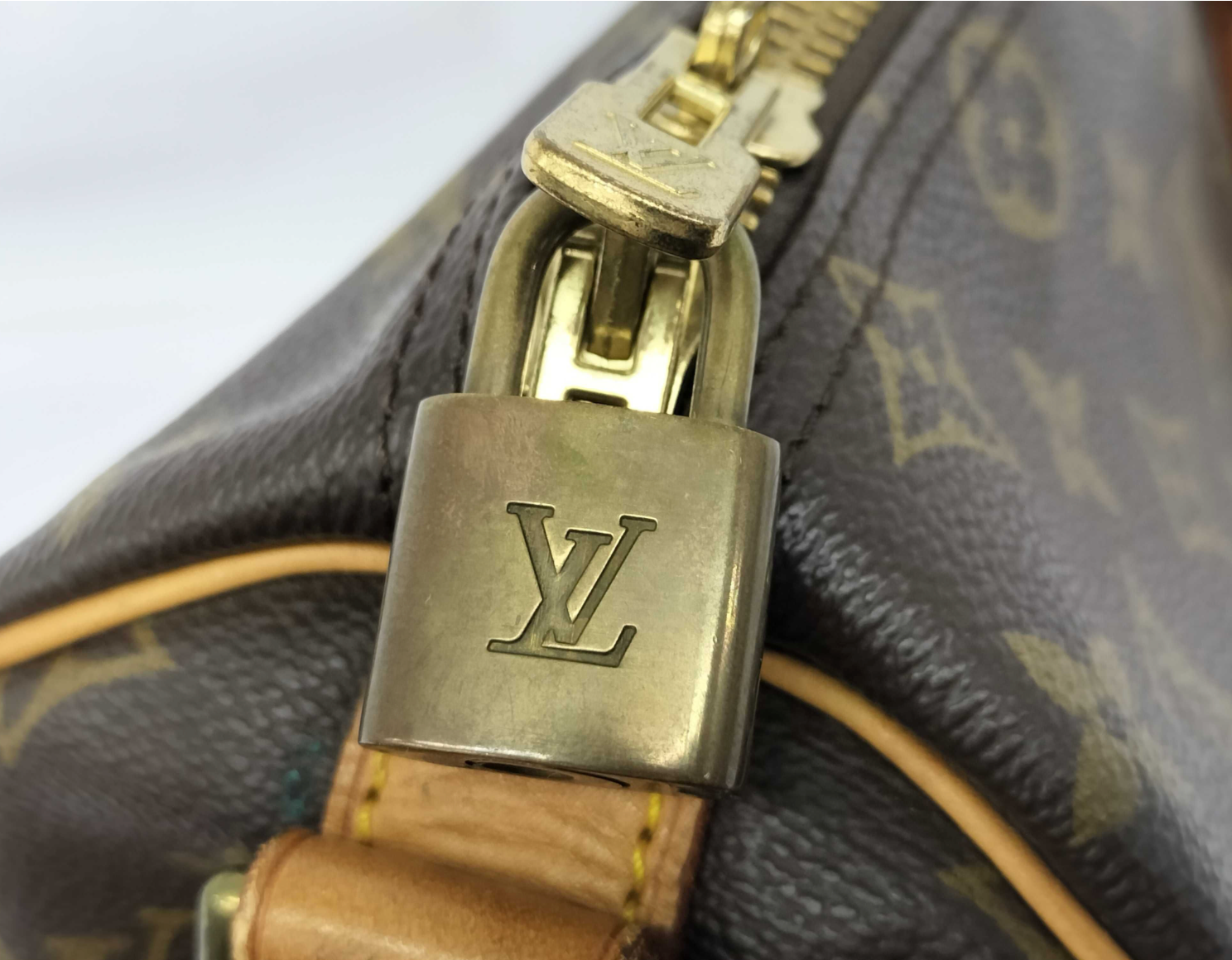 Louis Vuitton Keepall Bandoulière 45 – Monogram clásico con correa | 45 cm