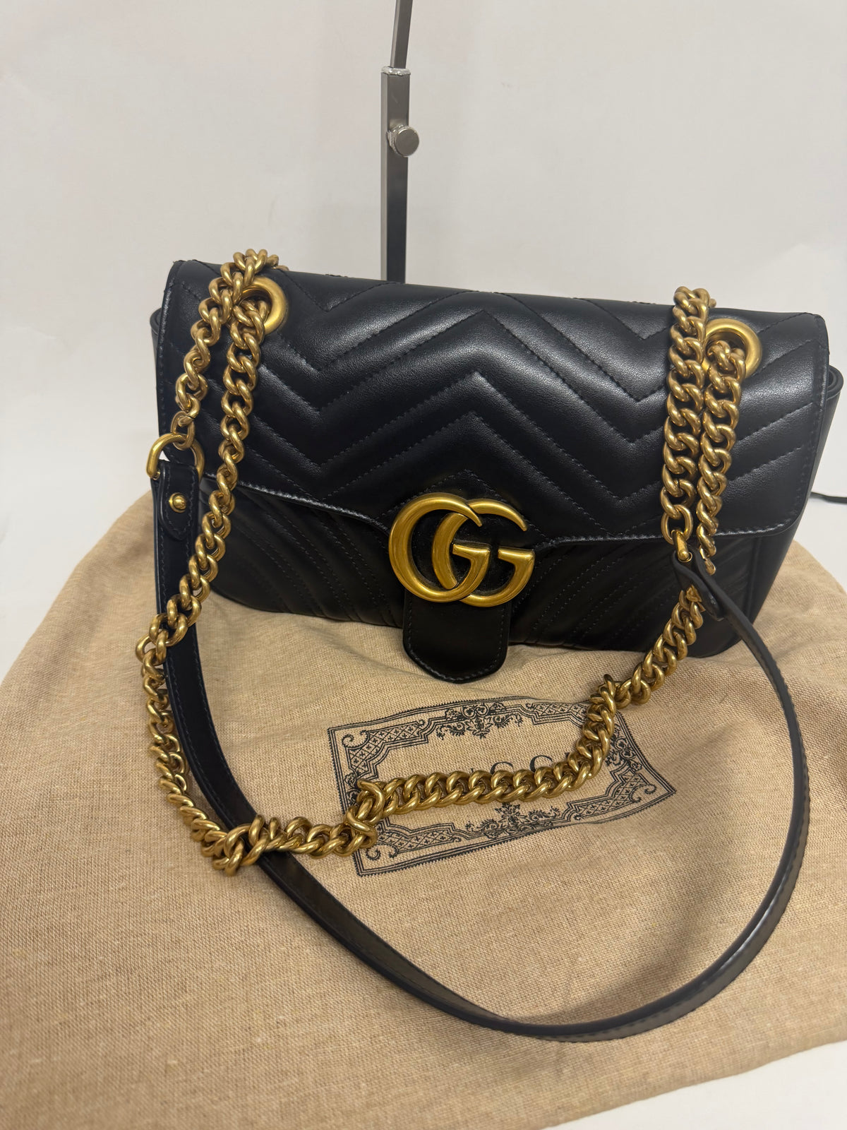 Gucci GG Marmont Small Matelassé Piel Negra Herrajes Dorados