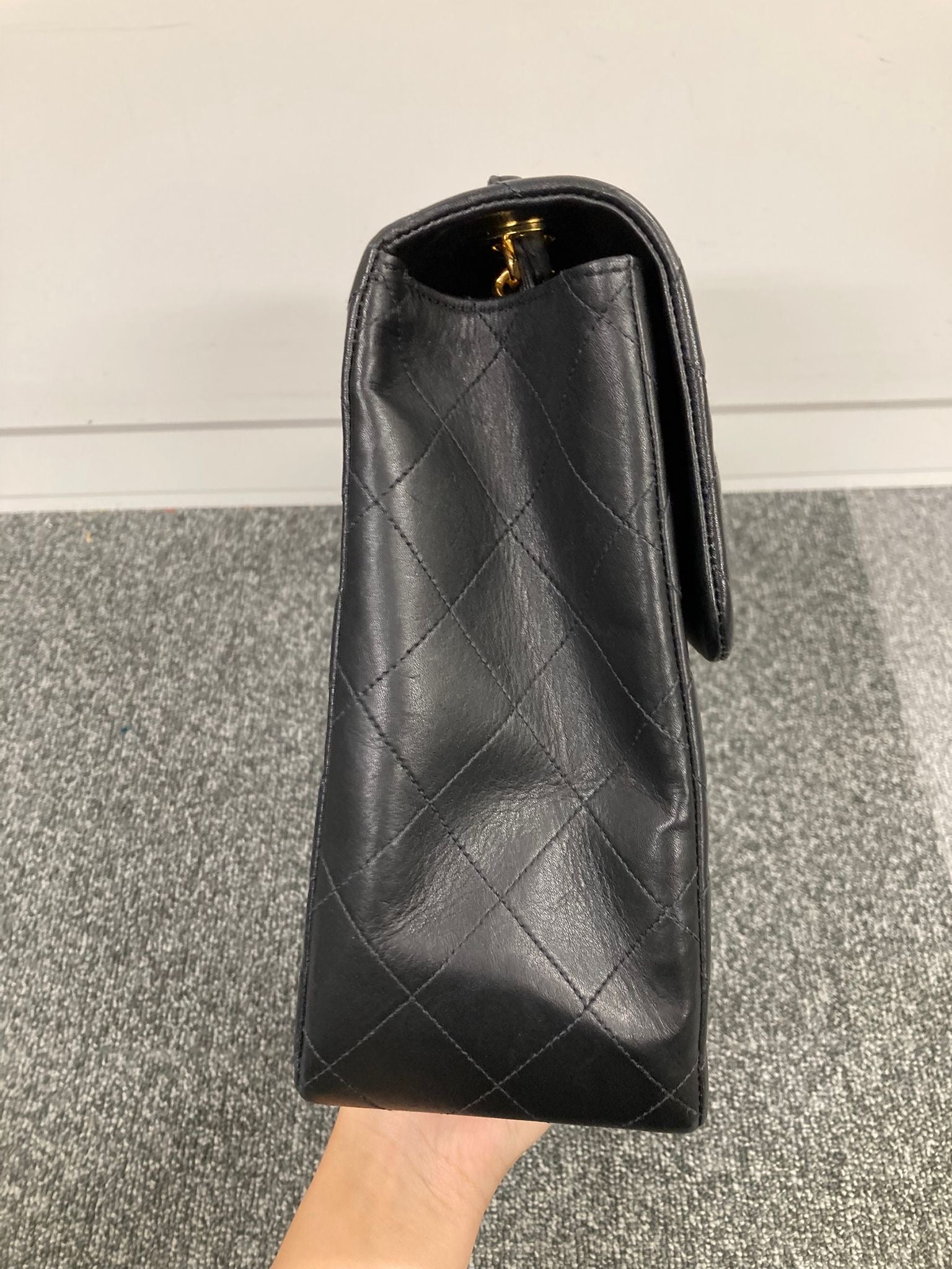 Chanel Jumbo Timeless 34 Vintage en piel de cordero negra y herrajes dorados