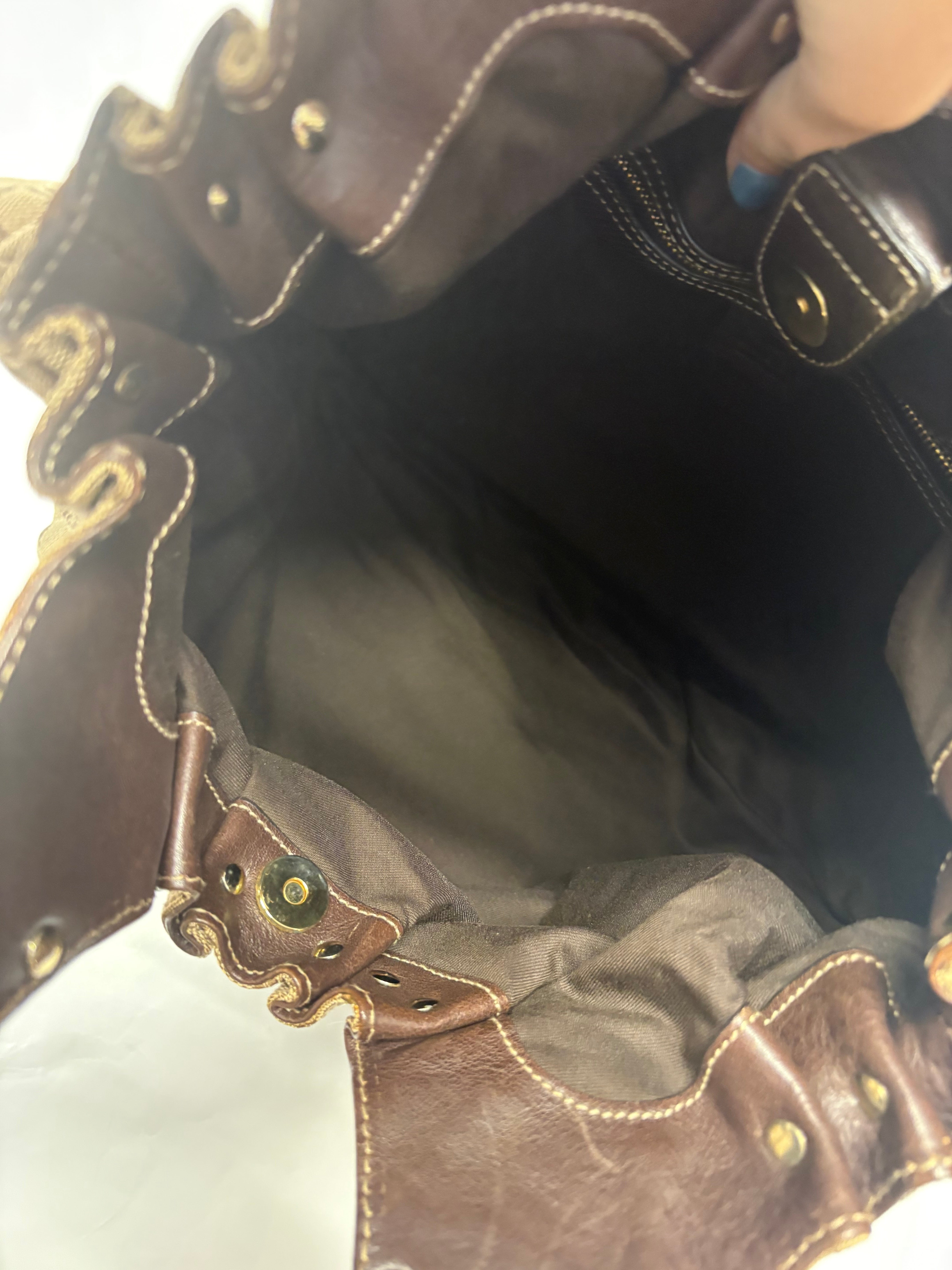 Gucci Pelham Tote GG Supreme Beige con Asas de Piel Marrón y Tachuelas Doradas mediano