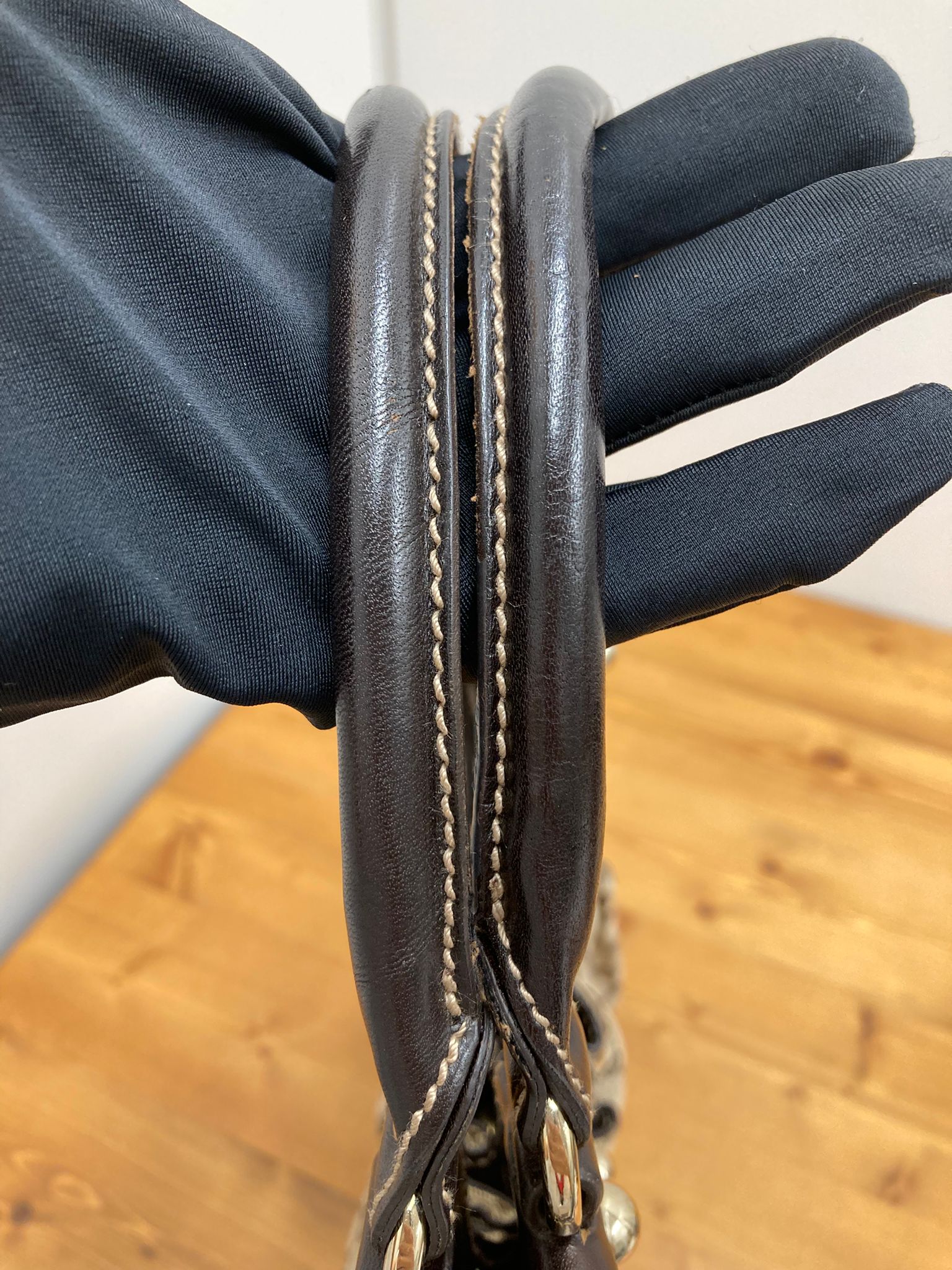 Gucci Pelham Tote GG Supreme Beige con Asas de Piel Marrón y Tachuelas Doradas