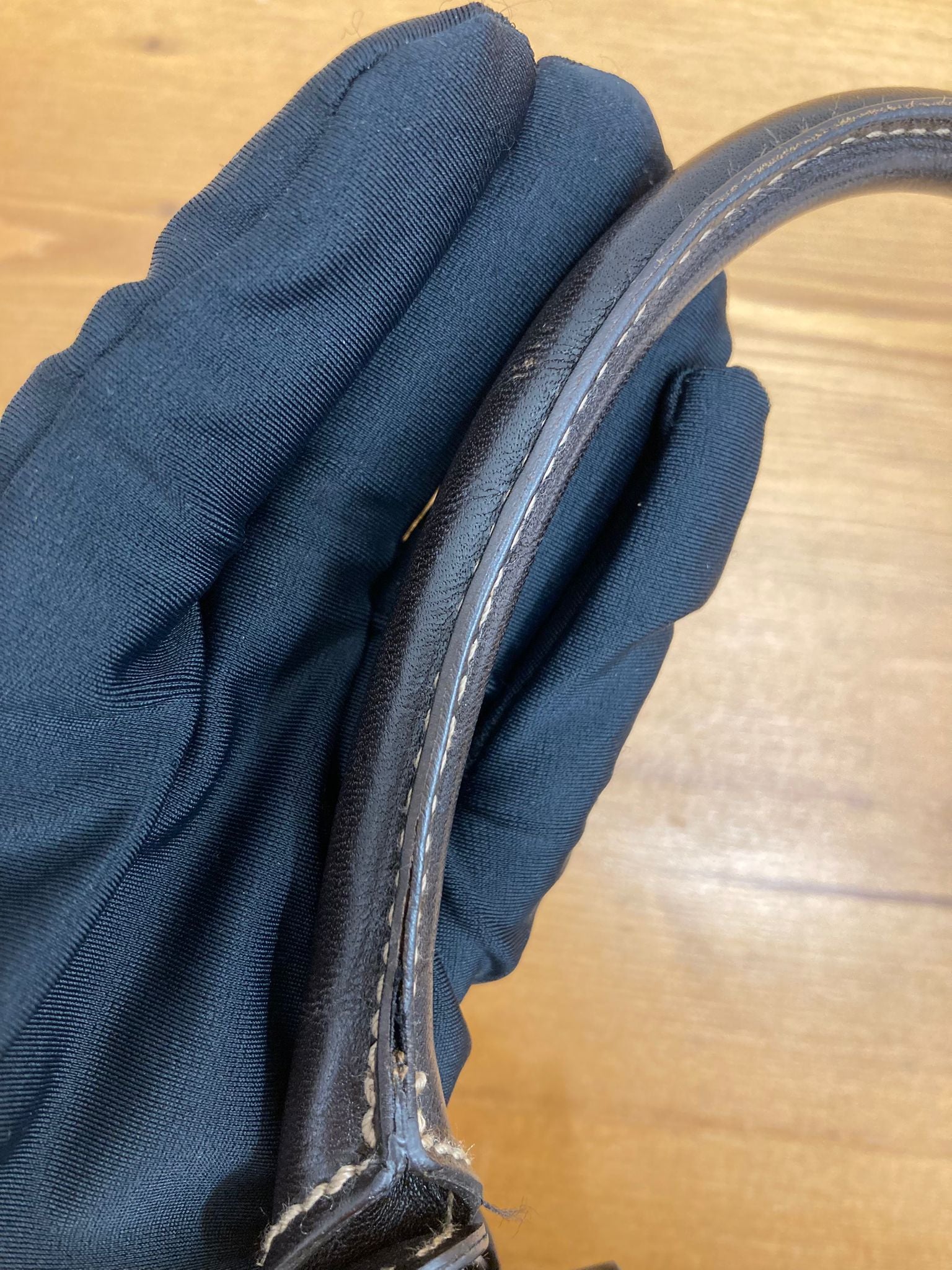 Gucci Pelham Tote GG Supreme Beige con Asas de Piel Marrón y Tachuelas Doradas