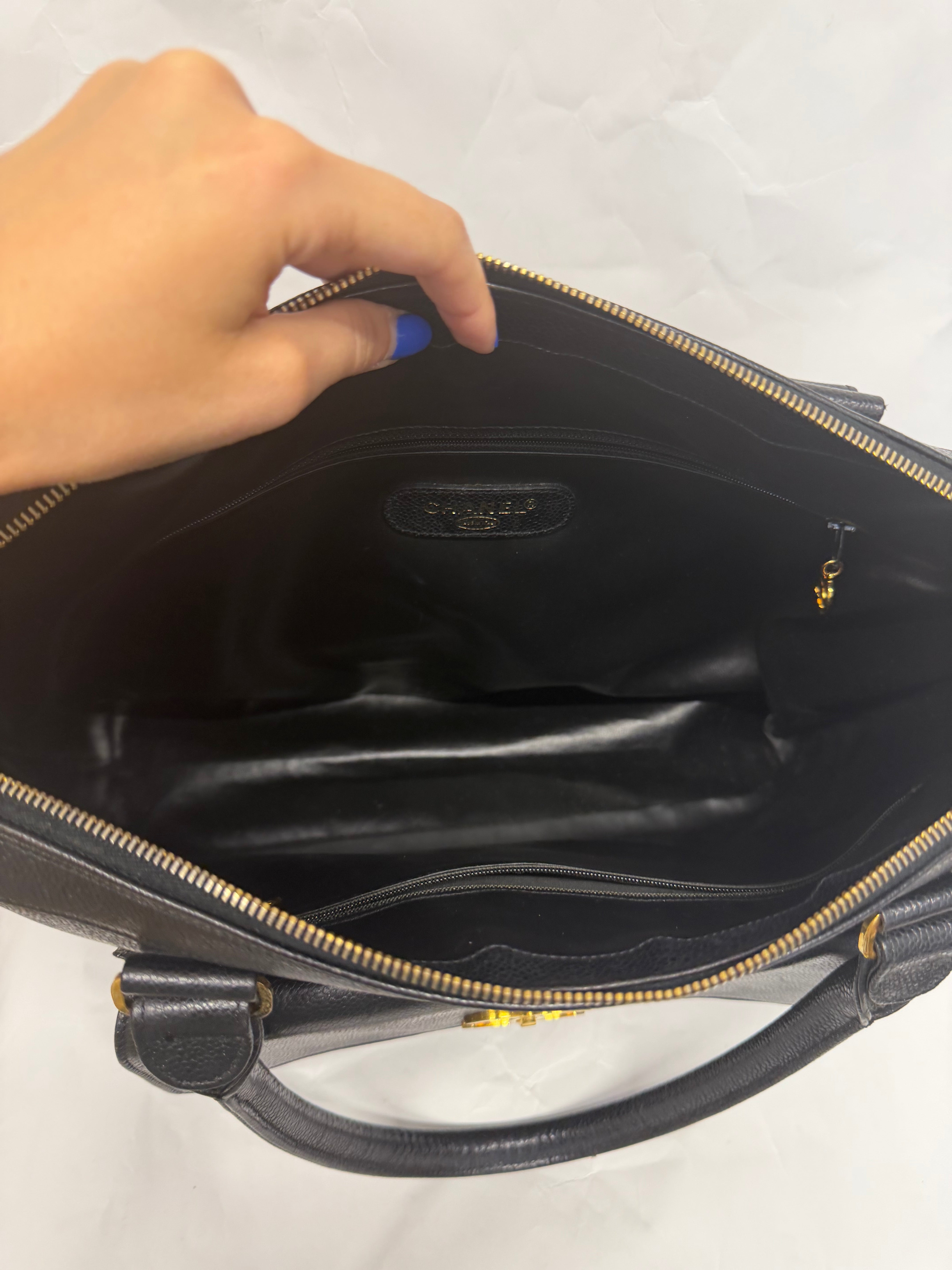 Chanel Caviar Tote Vintage | Logo Grande Turn Lock · Serie 2